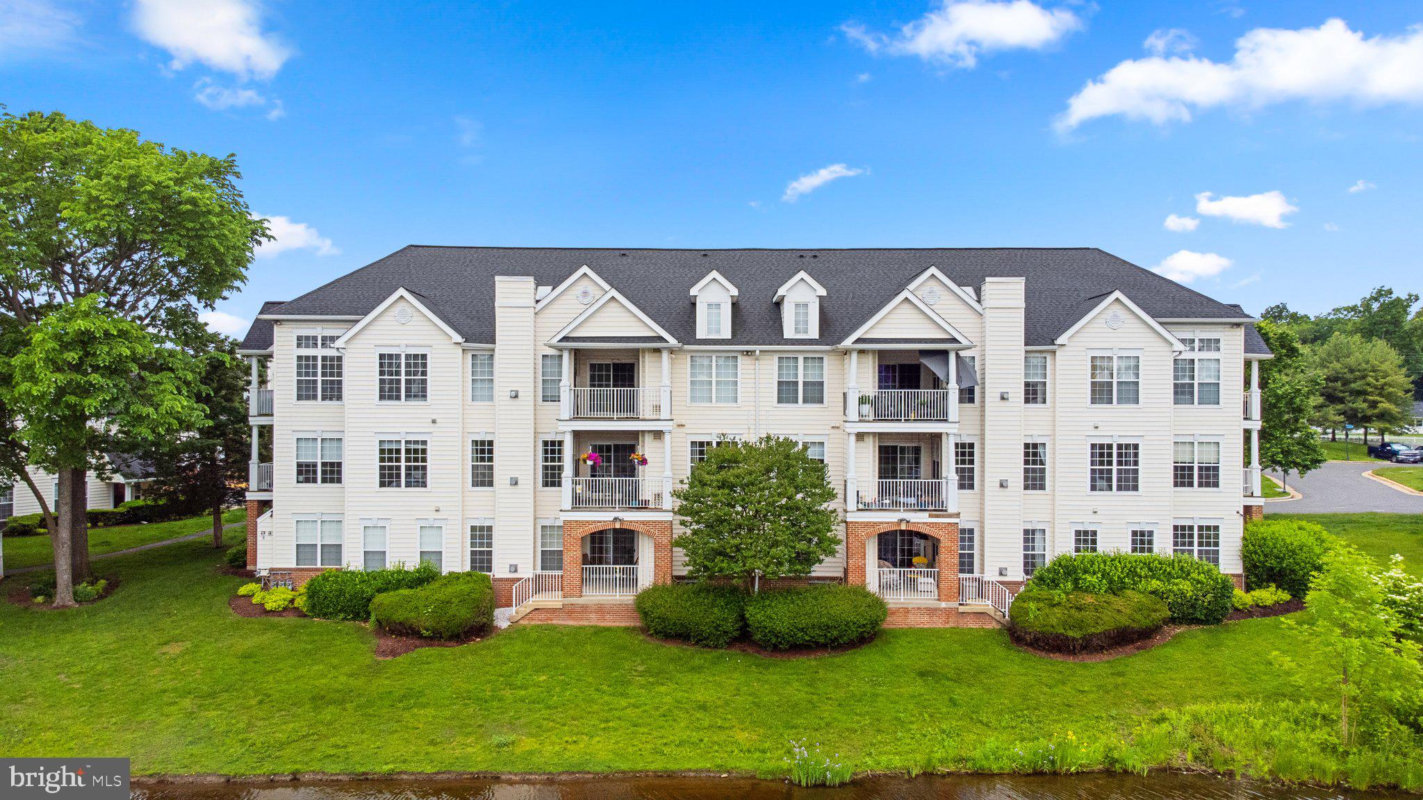 25260 Lake Shore Sq #101