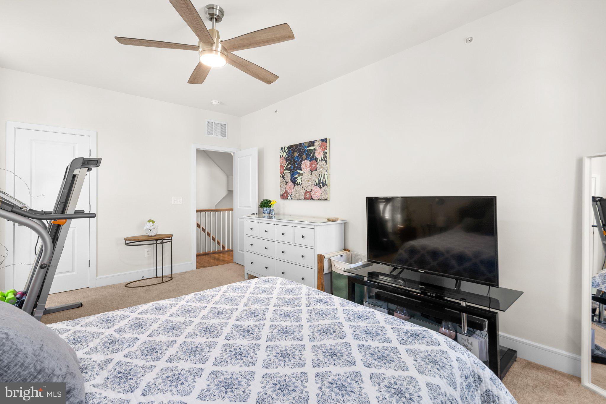 43252 Farringdon Sq