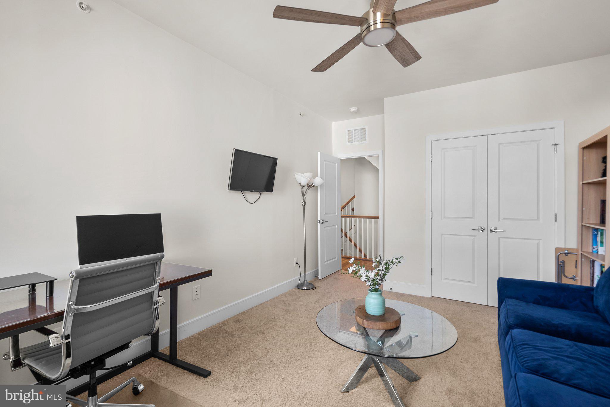 43252 Farringdon Sq