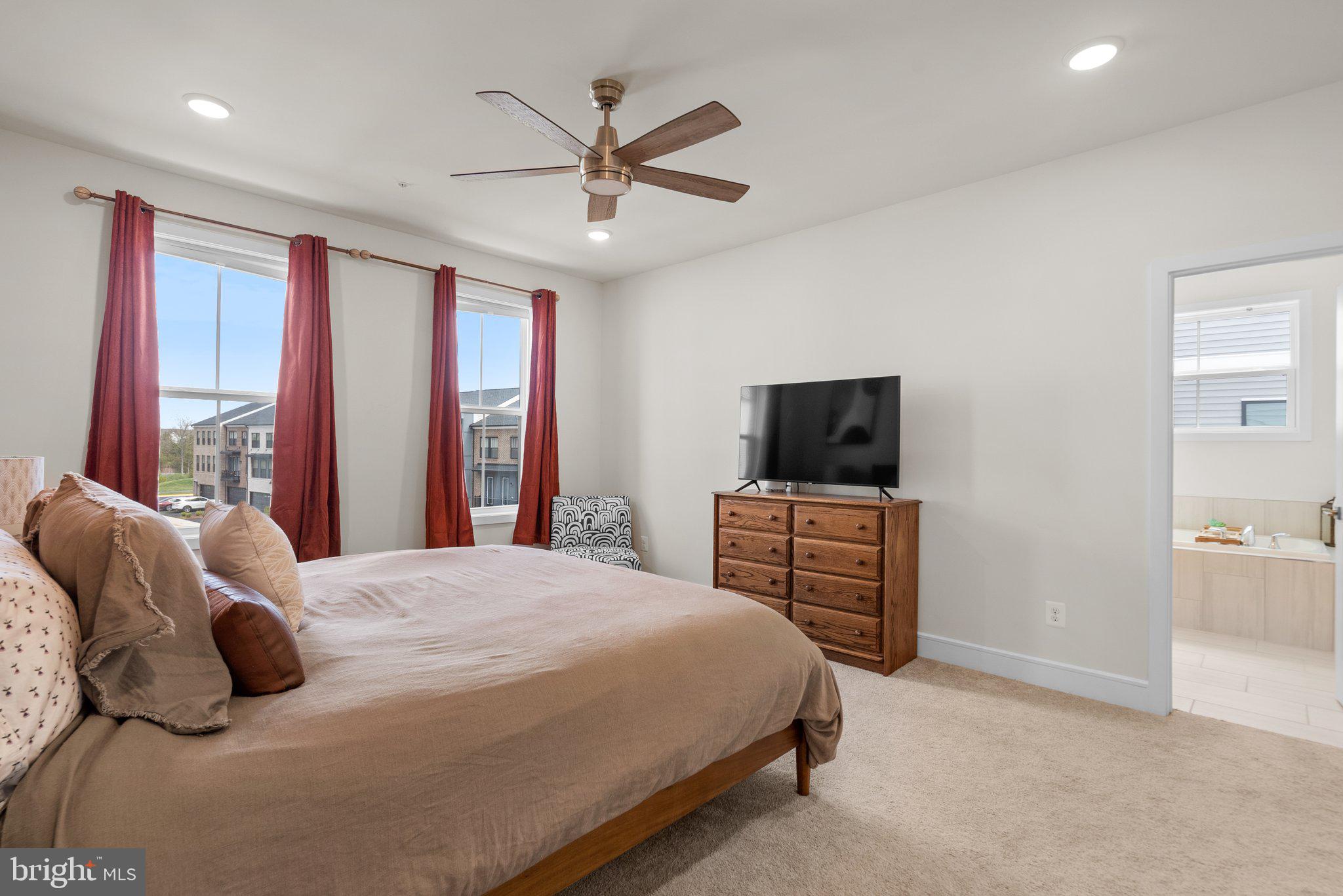 43252 Farringdon Sq