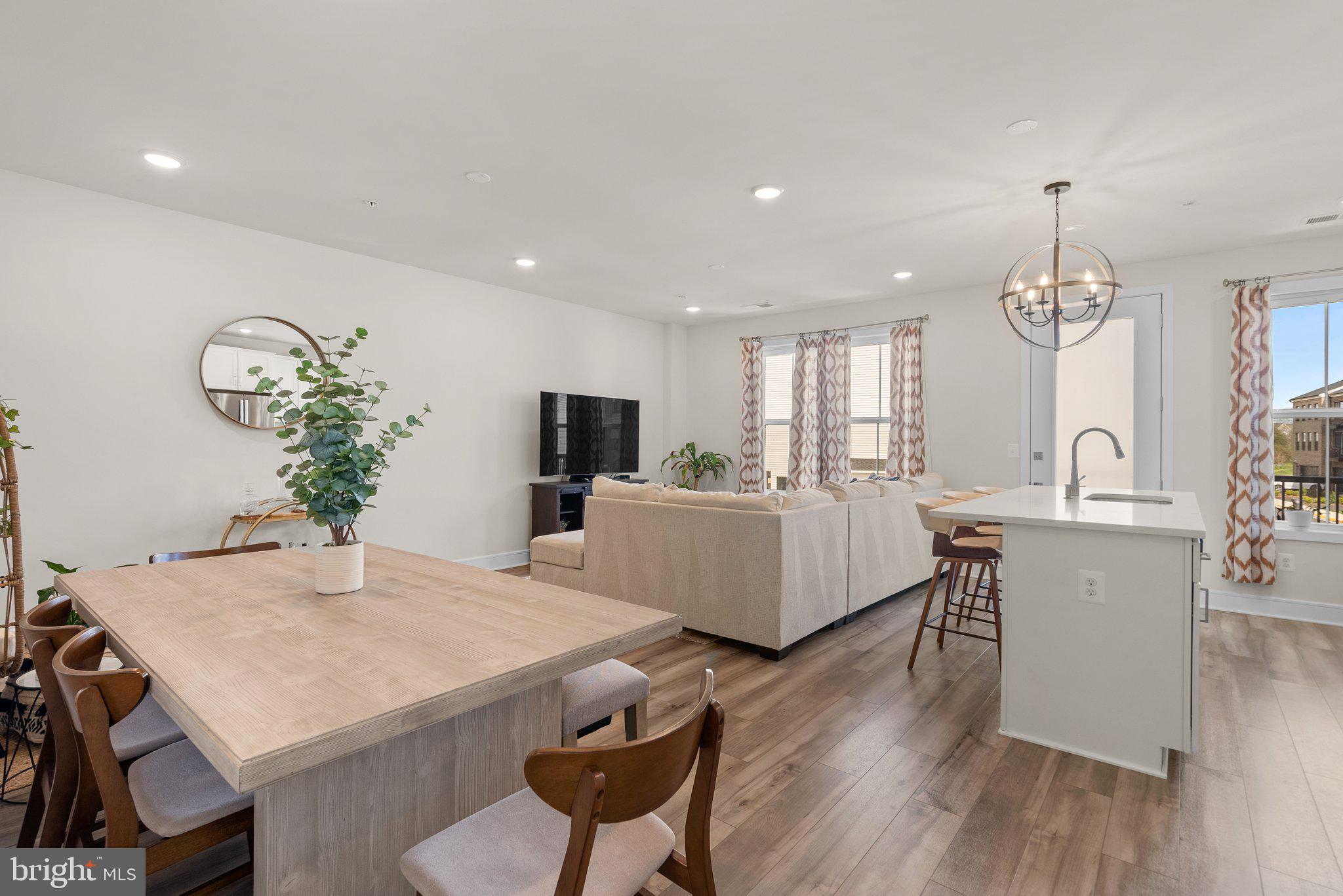 43252 Farringdon Sq