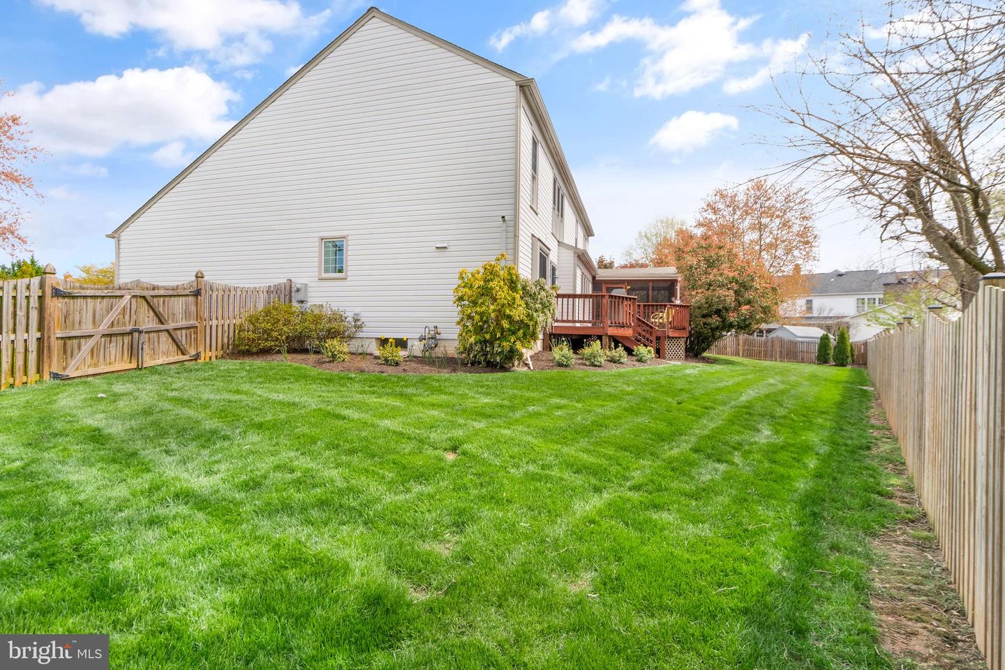 711 Chimney Ct NE