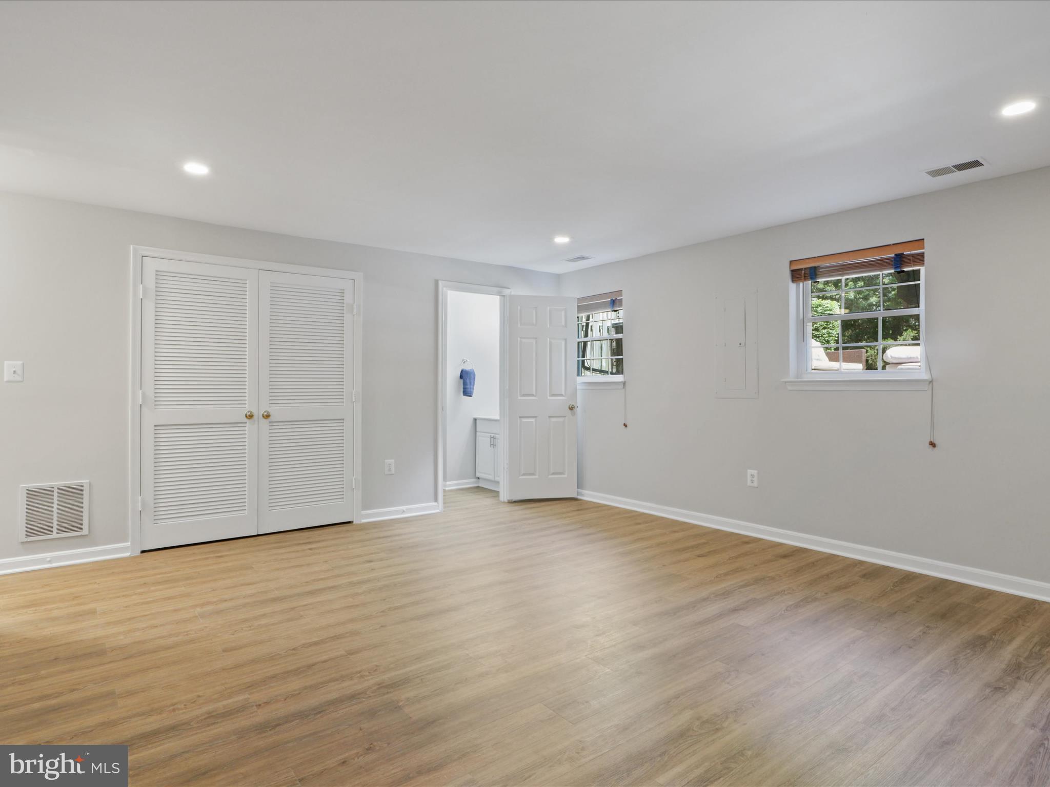 21566 Bankbarn Ter