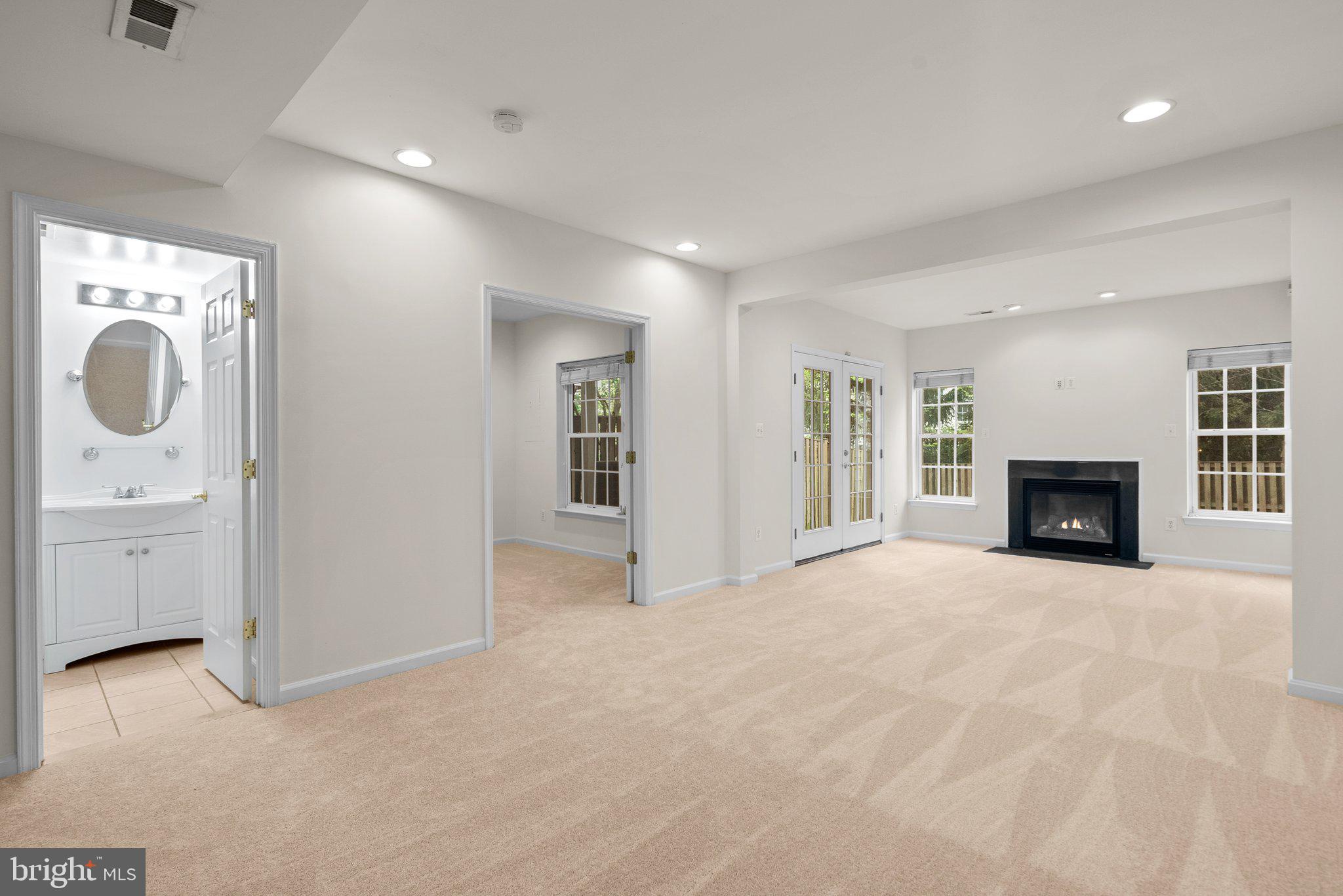 43764 Smith Ferry Sq