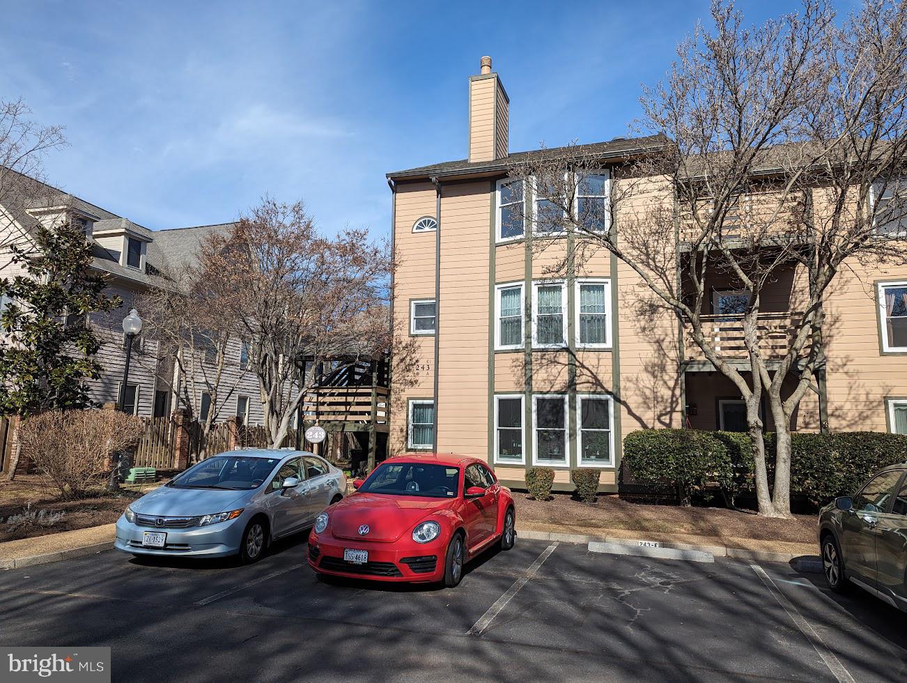 243 Loudoun St #I