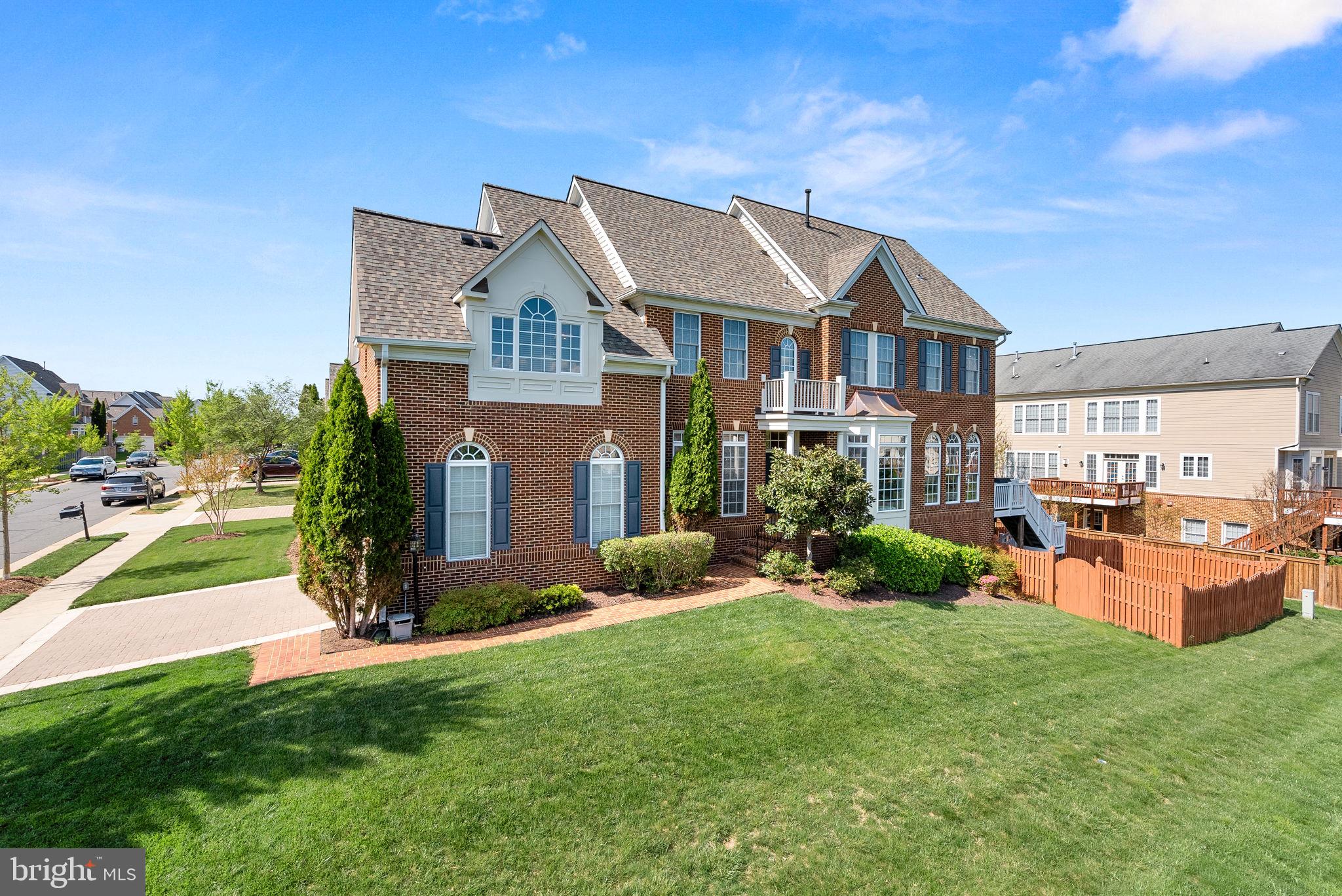 19214 Greystone Sq