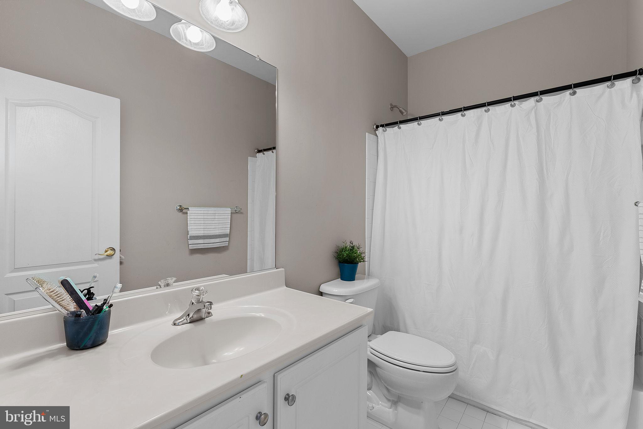 19214 Greystone Sq