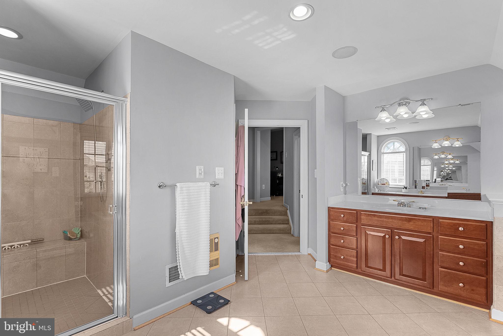 19214 Greystone Sq