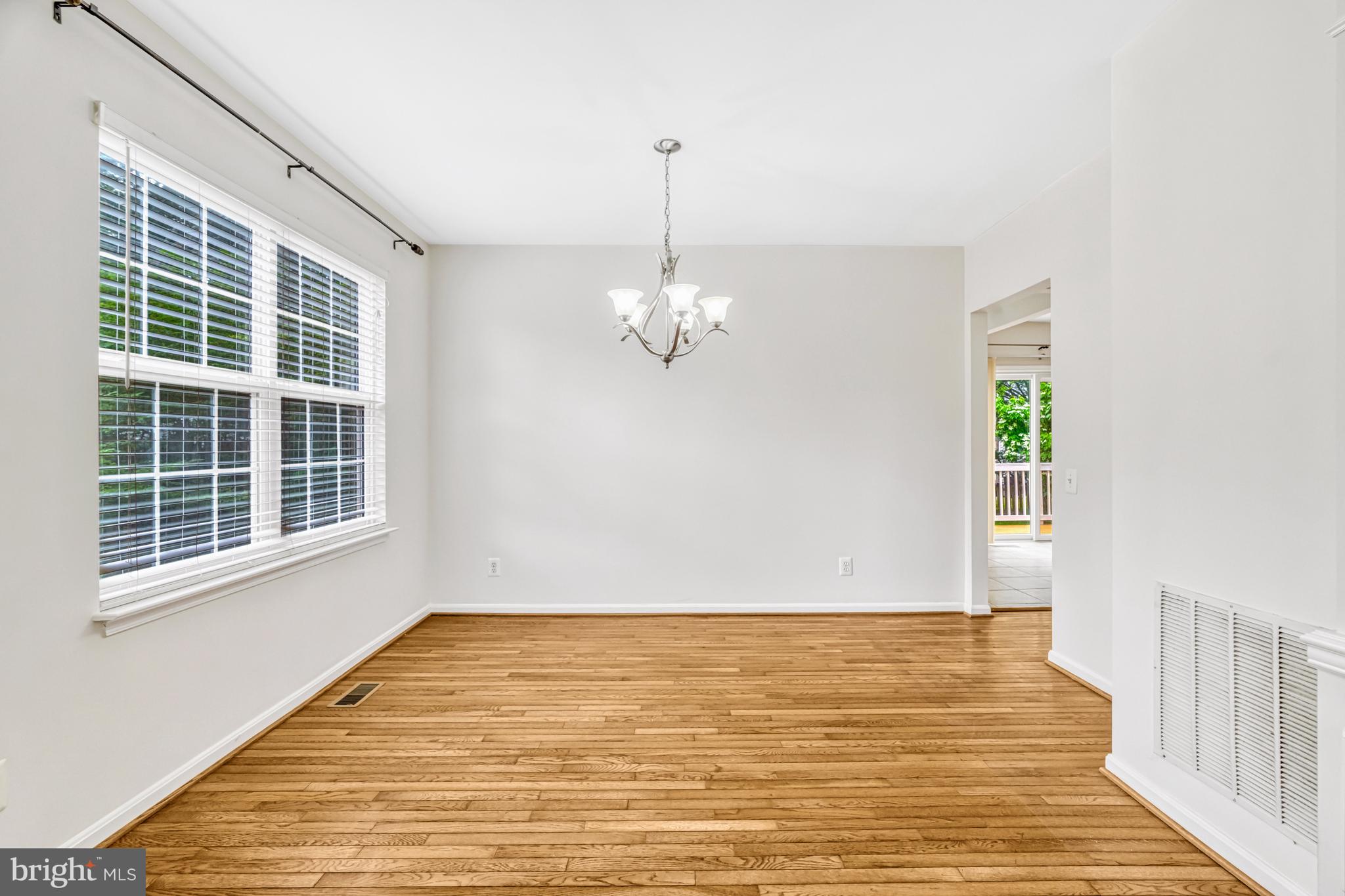 21724 Regents Park Cir