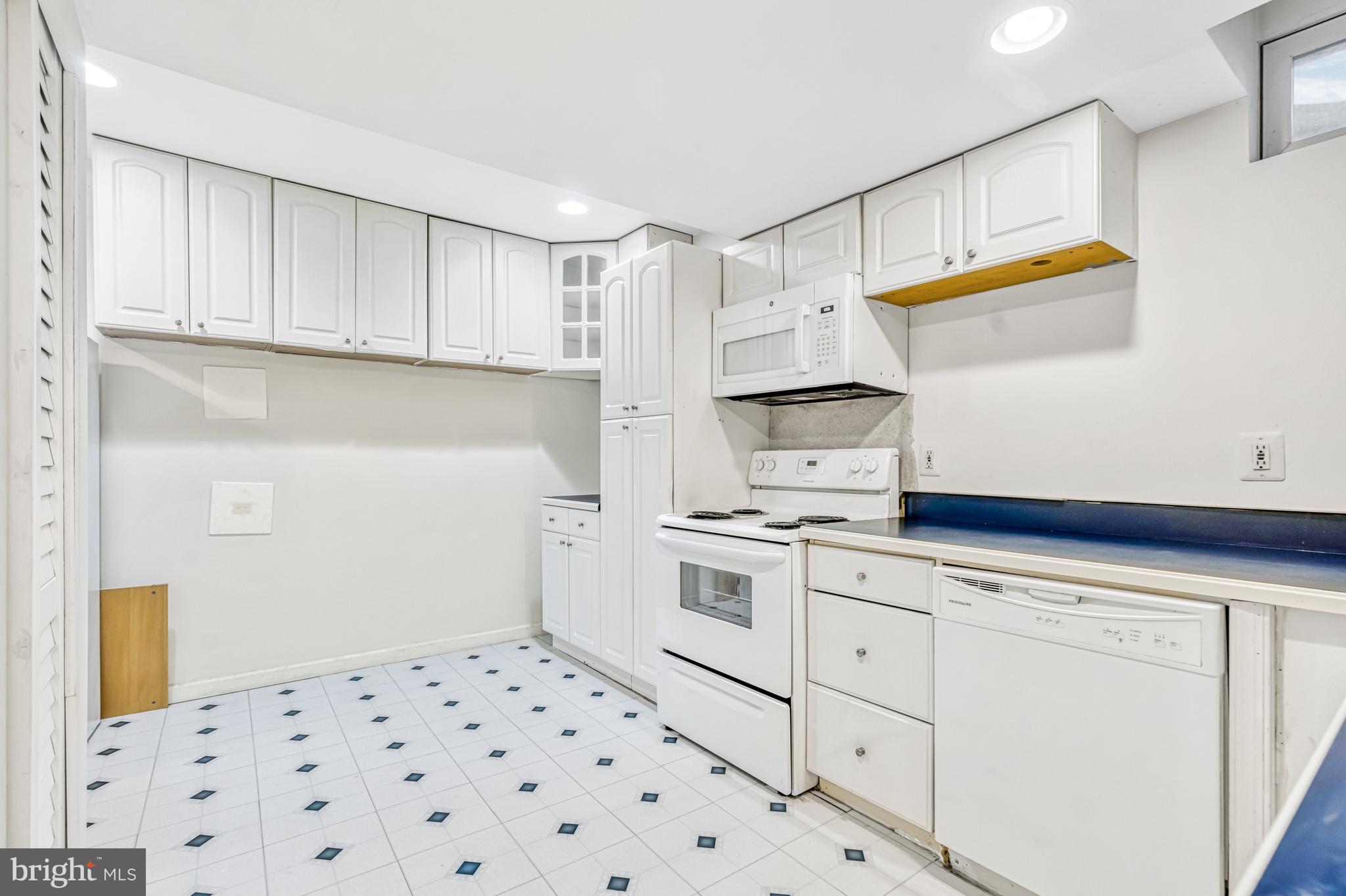 21724 Regents Park Cir