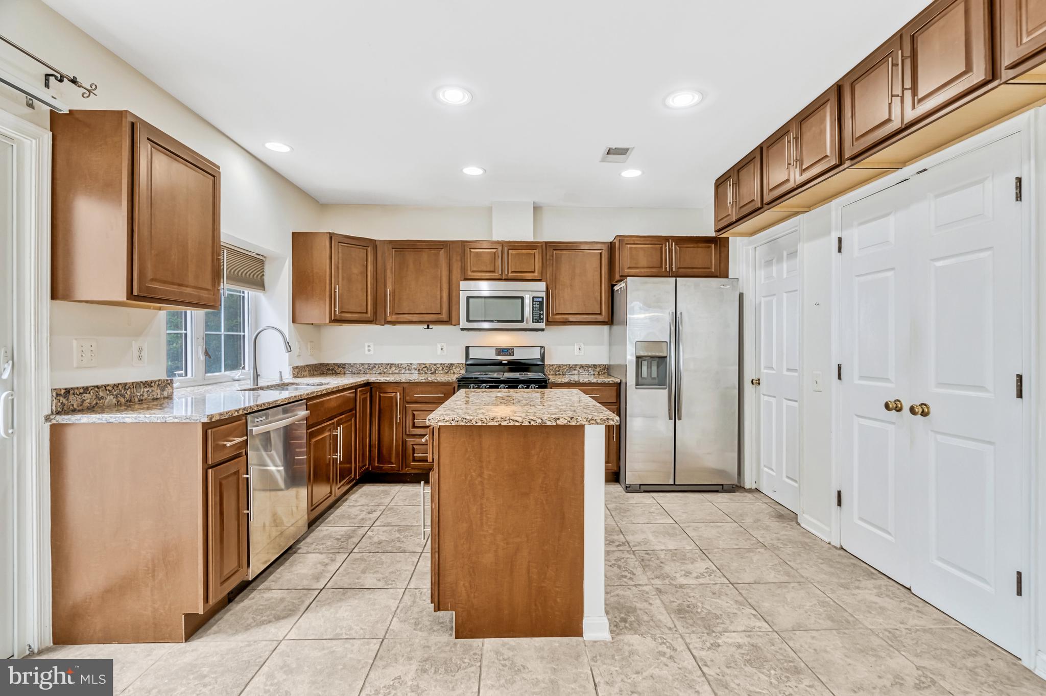 21724 Regents Park Cir