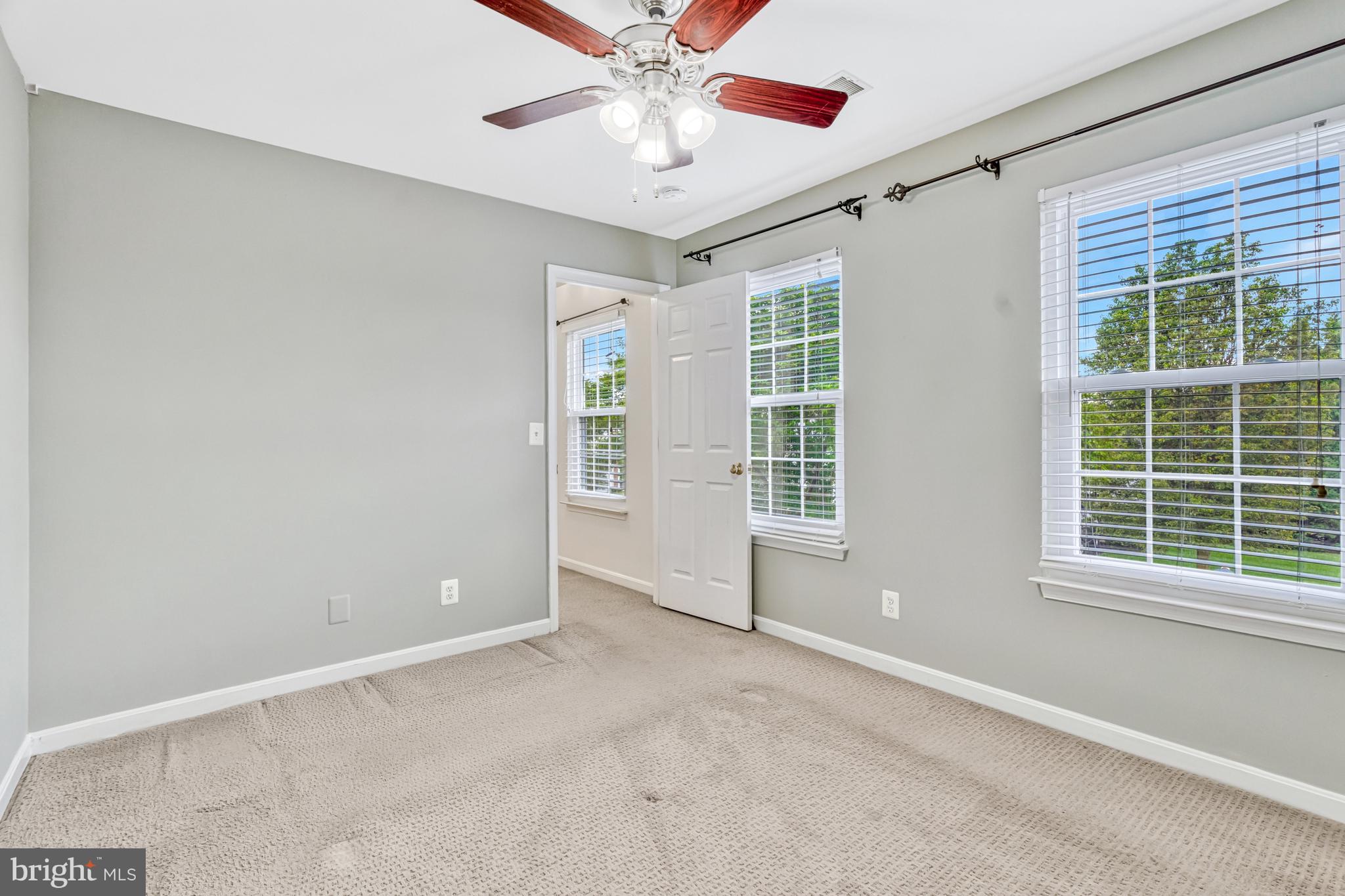 21724 Regents Park Cir