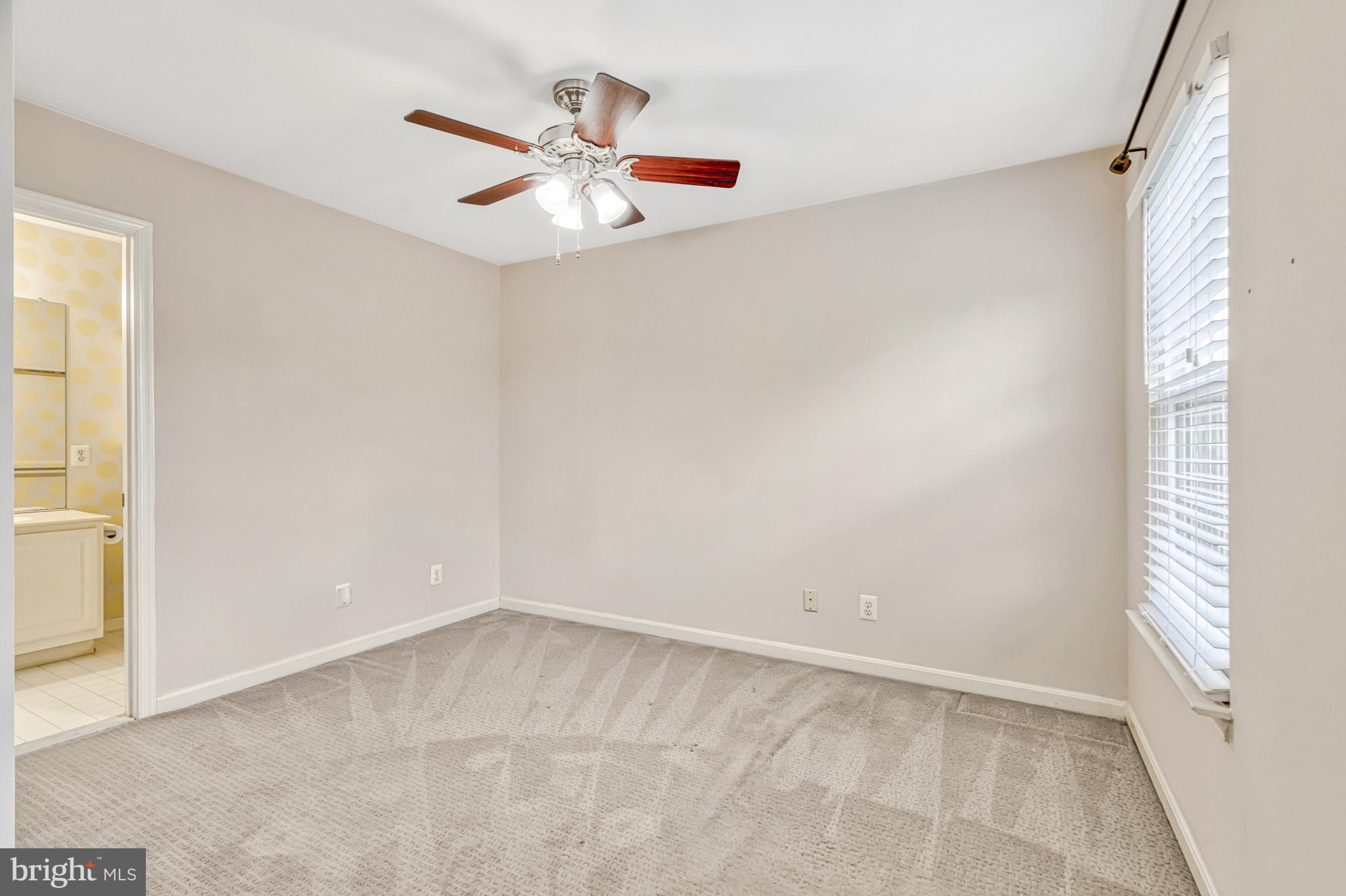 21724 Regents Park Cir