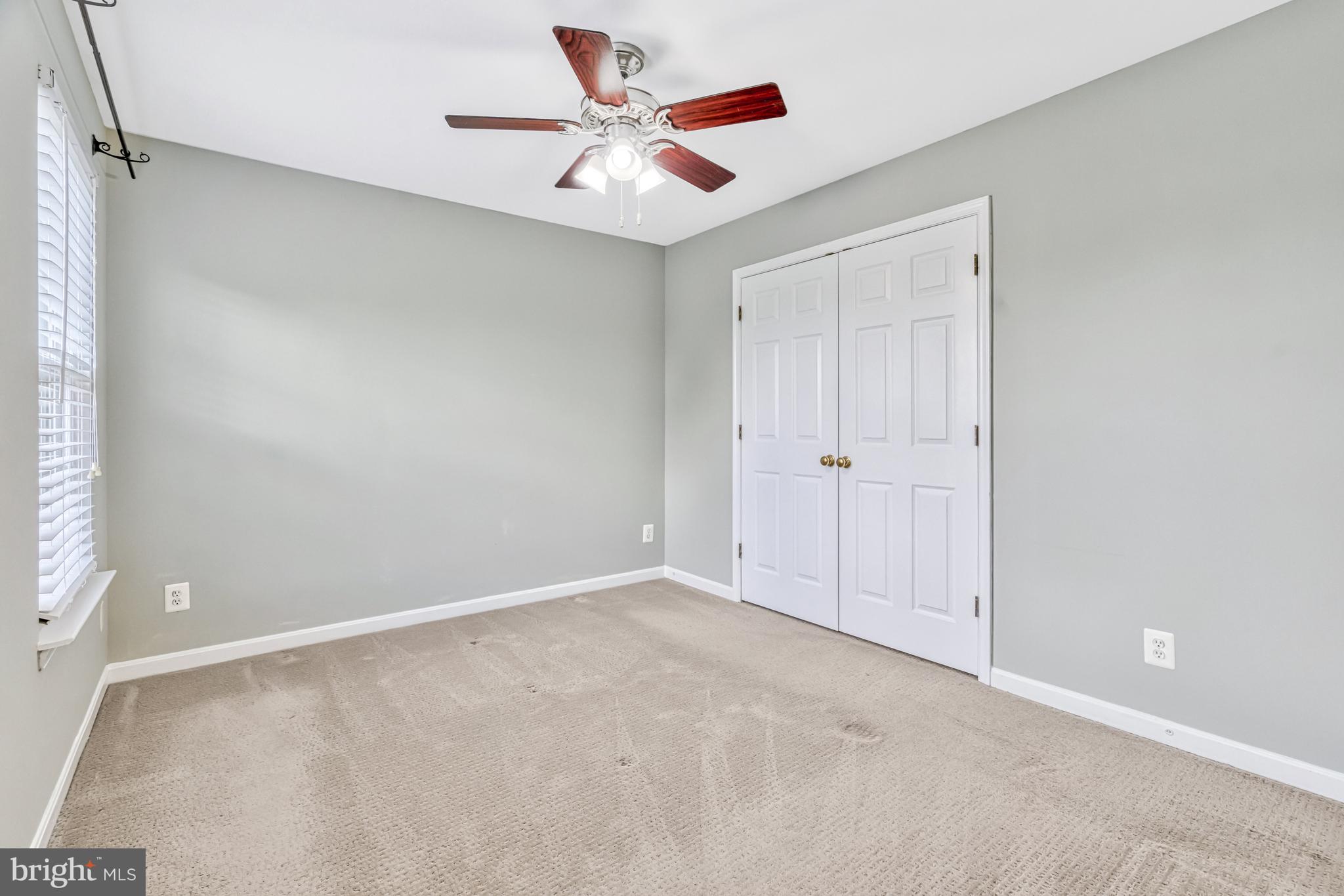 21724 Regents Park Cir