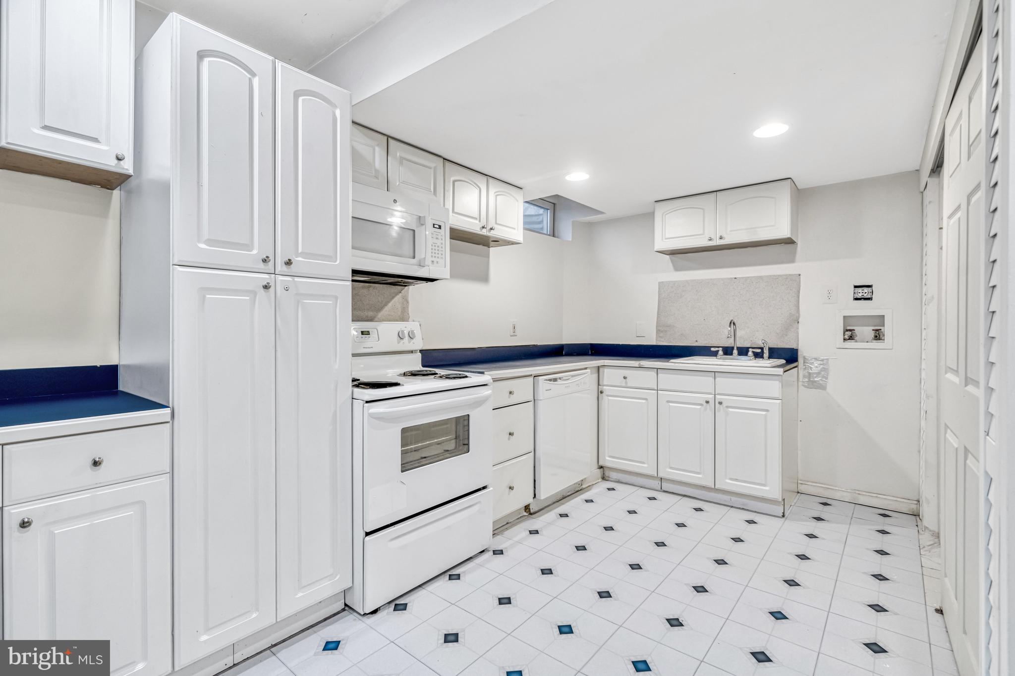 21724 Regents Park Cir