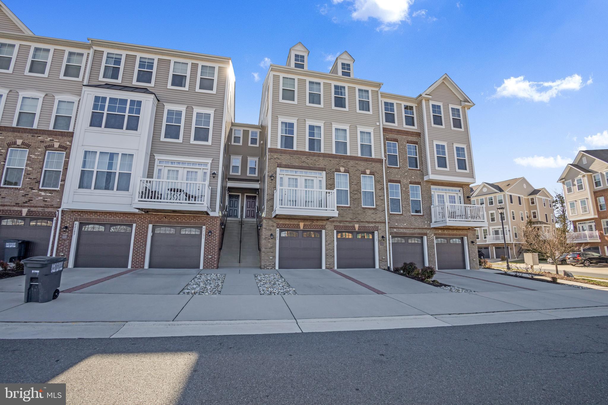 42187 Shorecrest Ter
