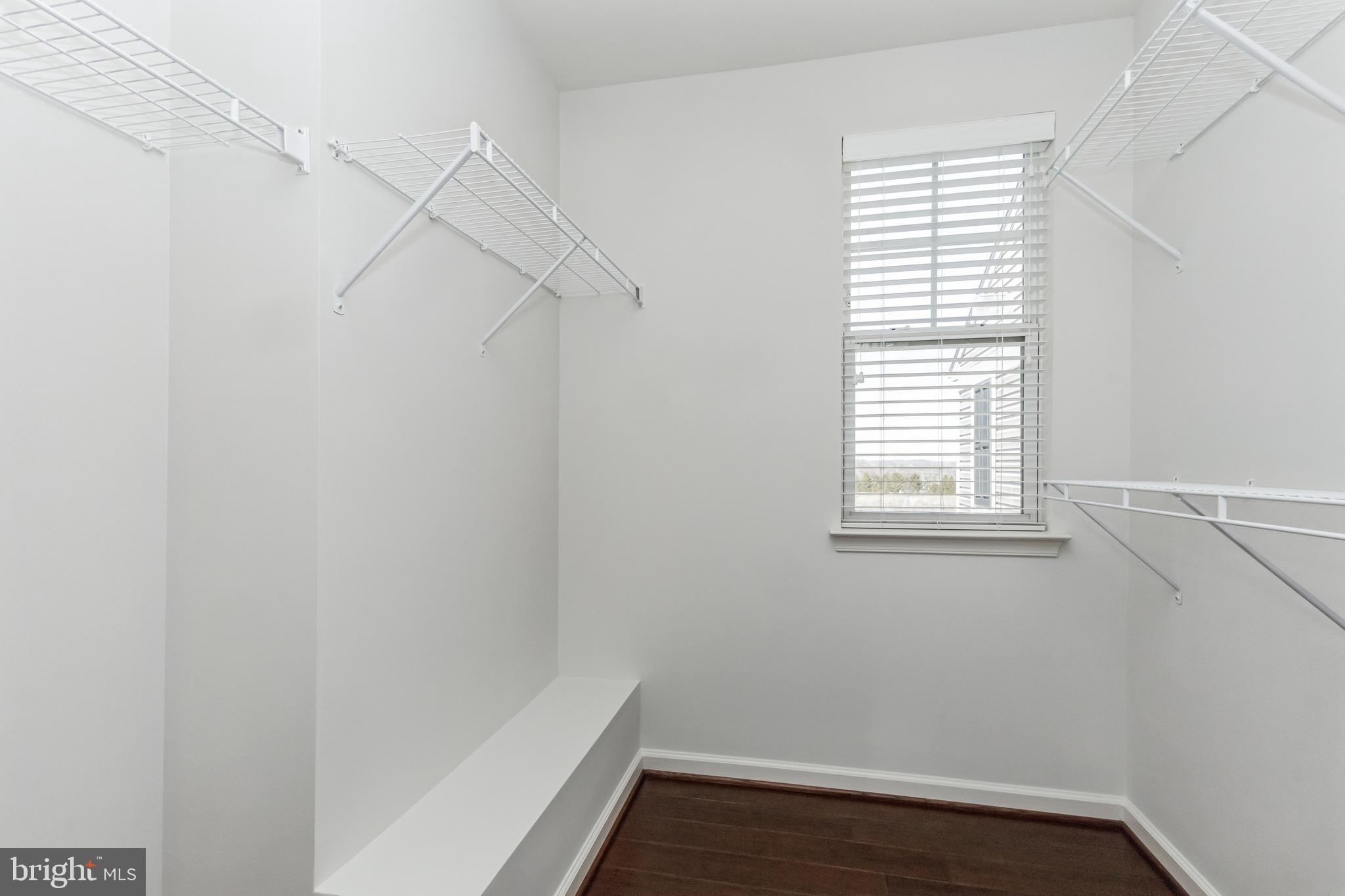 42187 Shorecrest Ter