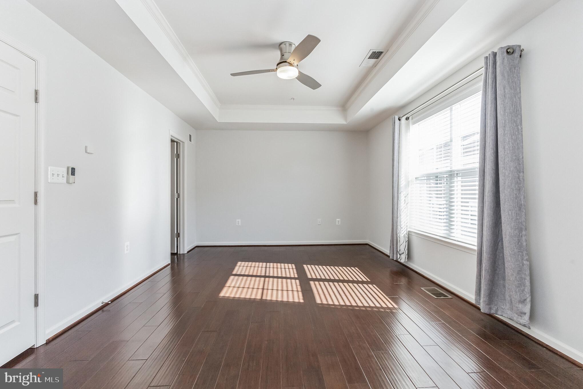 42187 Shorecrest Ter