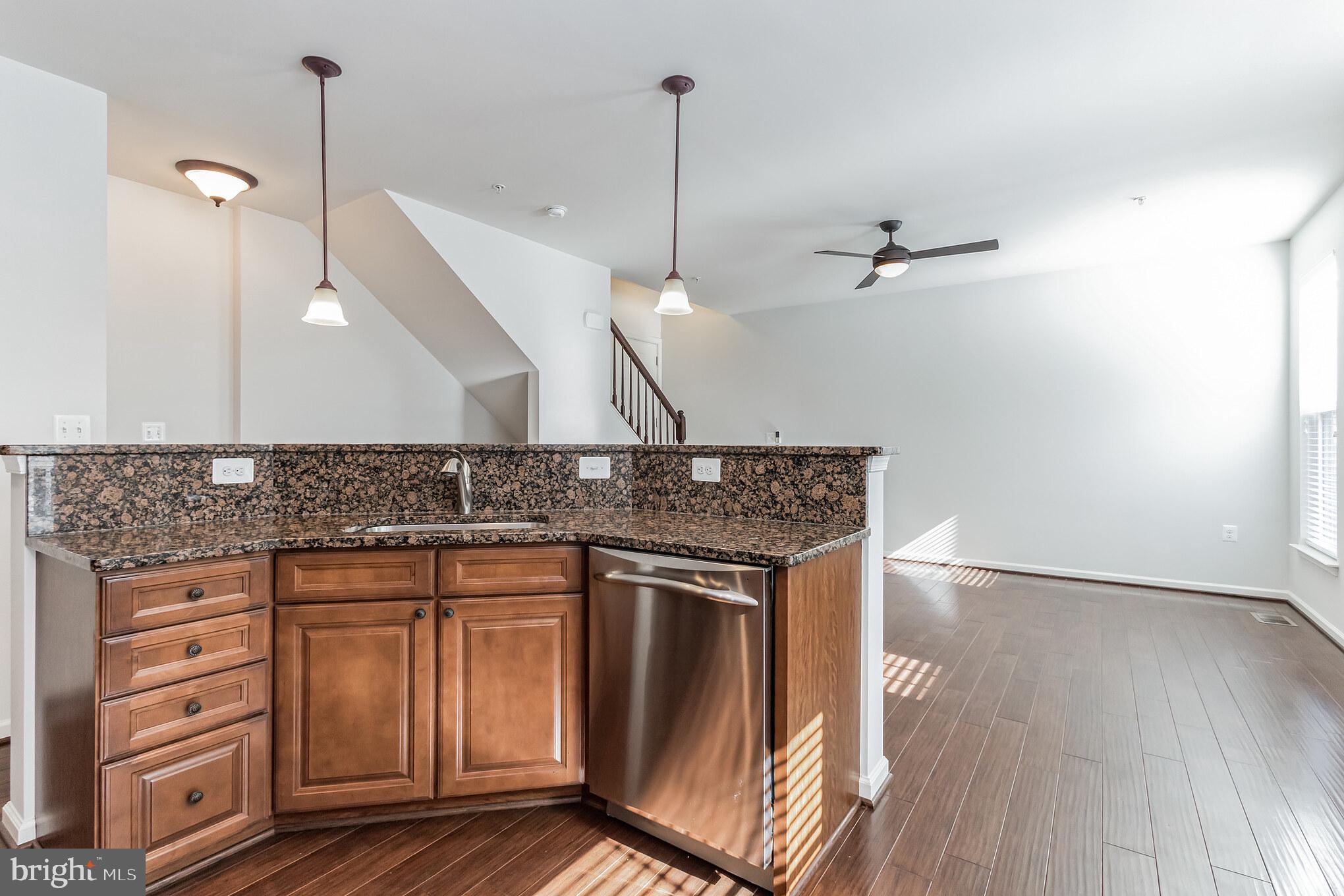 42187 Shorecrest Ter