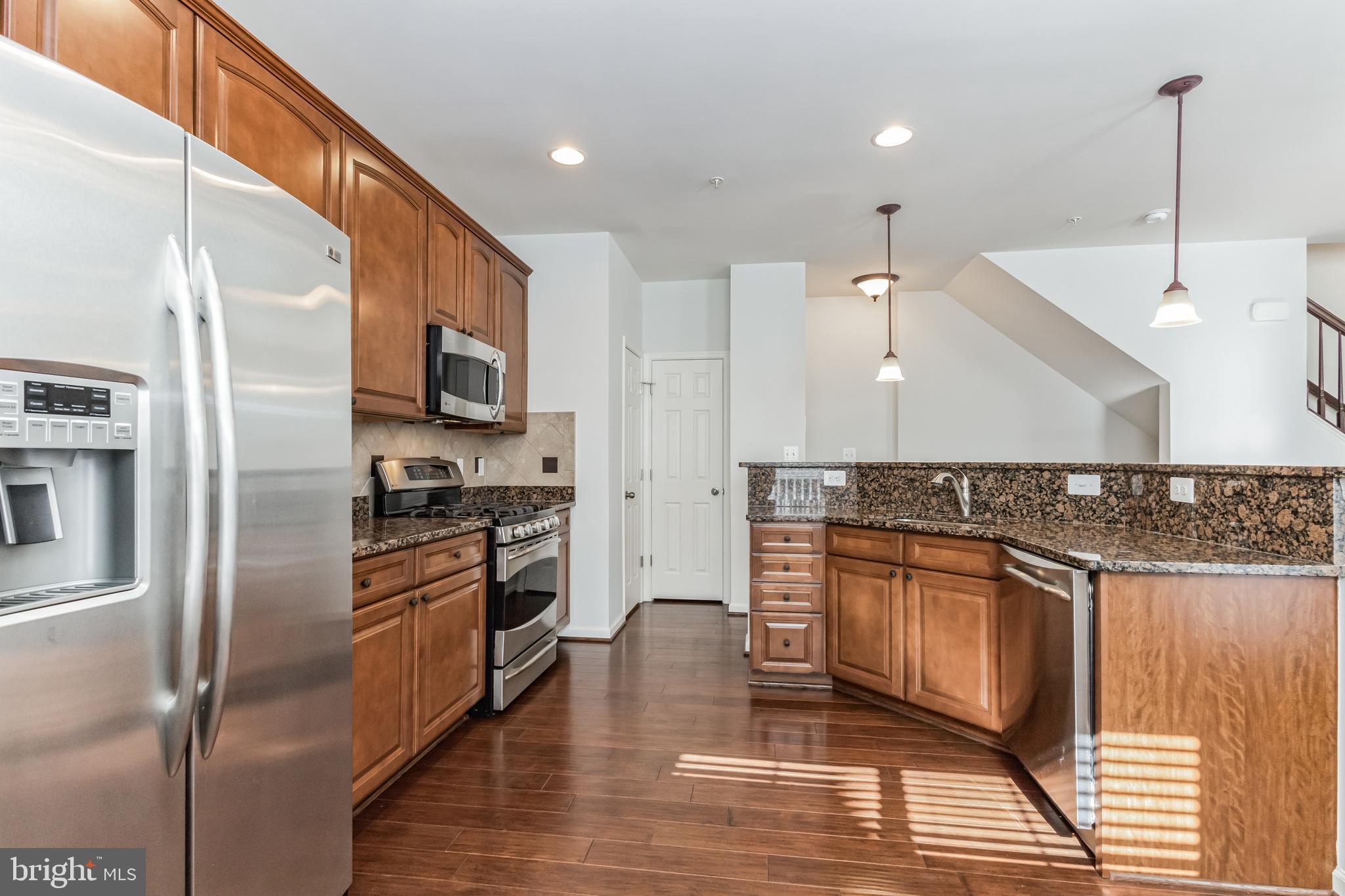 42187 Shorecrest Ter