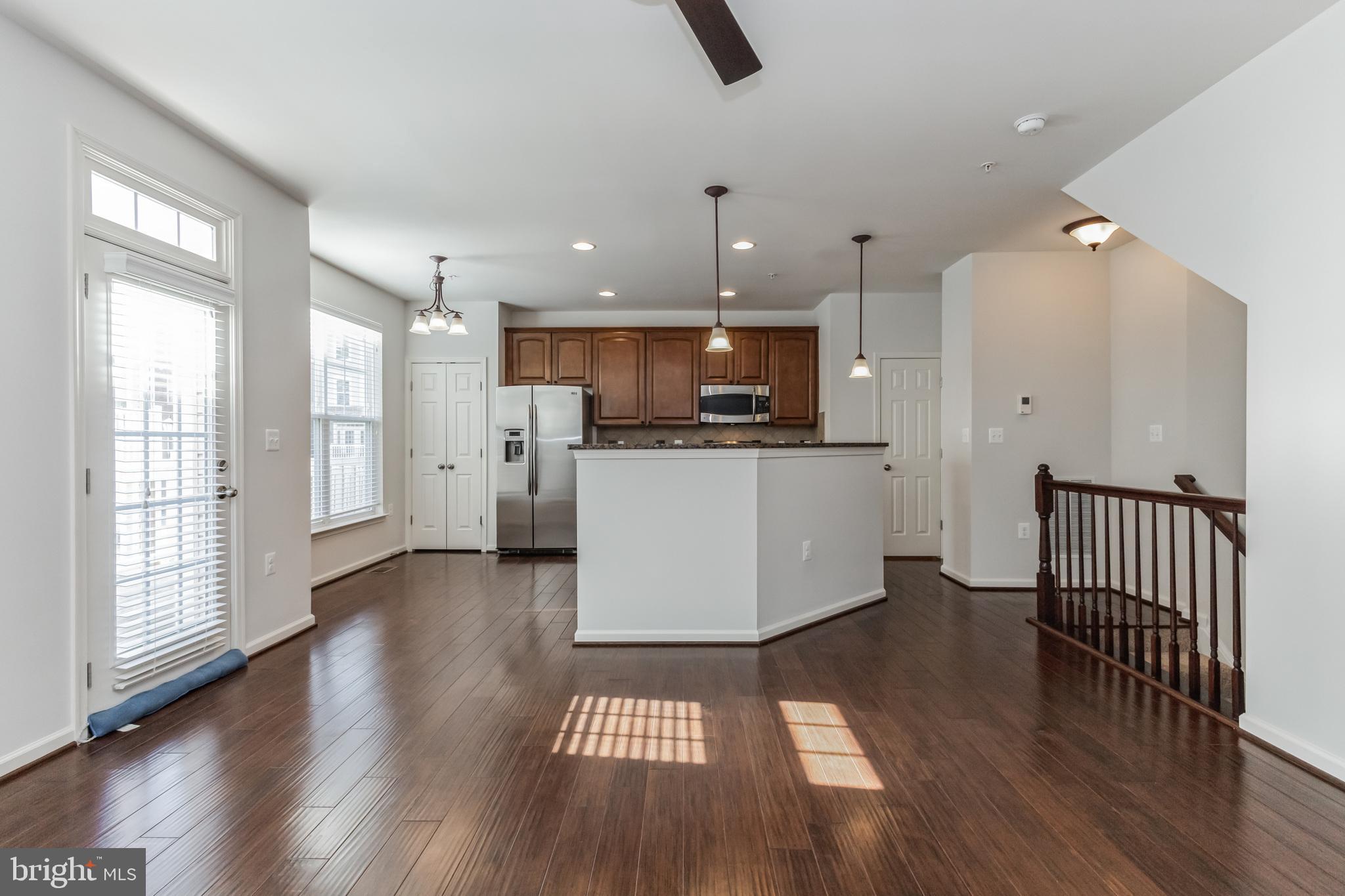 42187 Shorecrest Ter