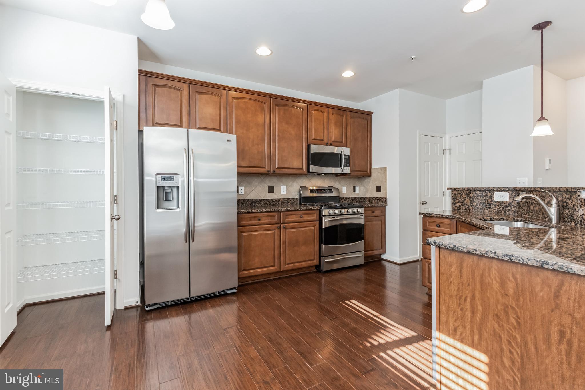 42187 Shorecrest Ter