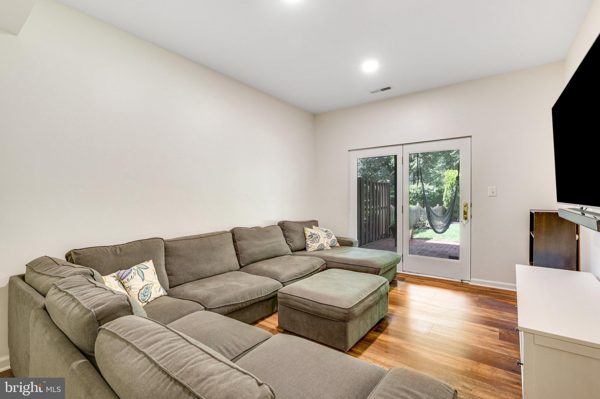 21365 Sawyer Sq