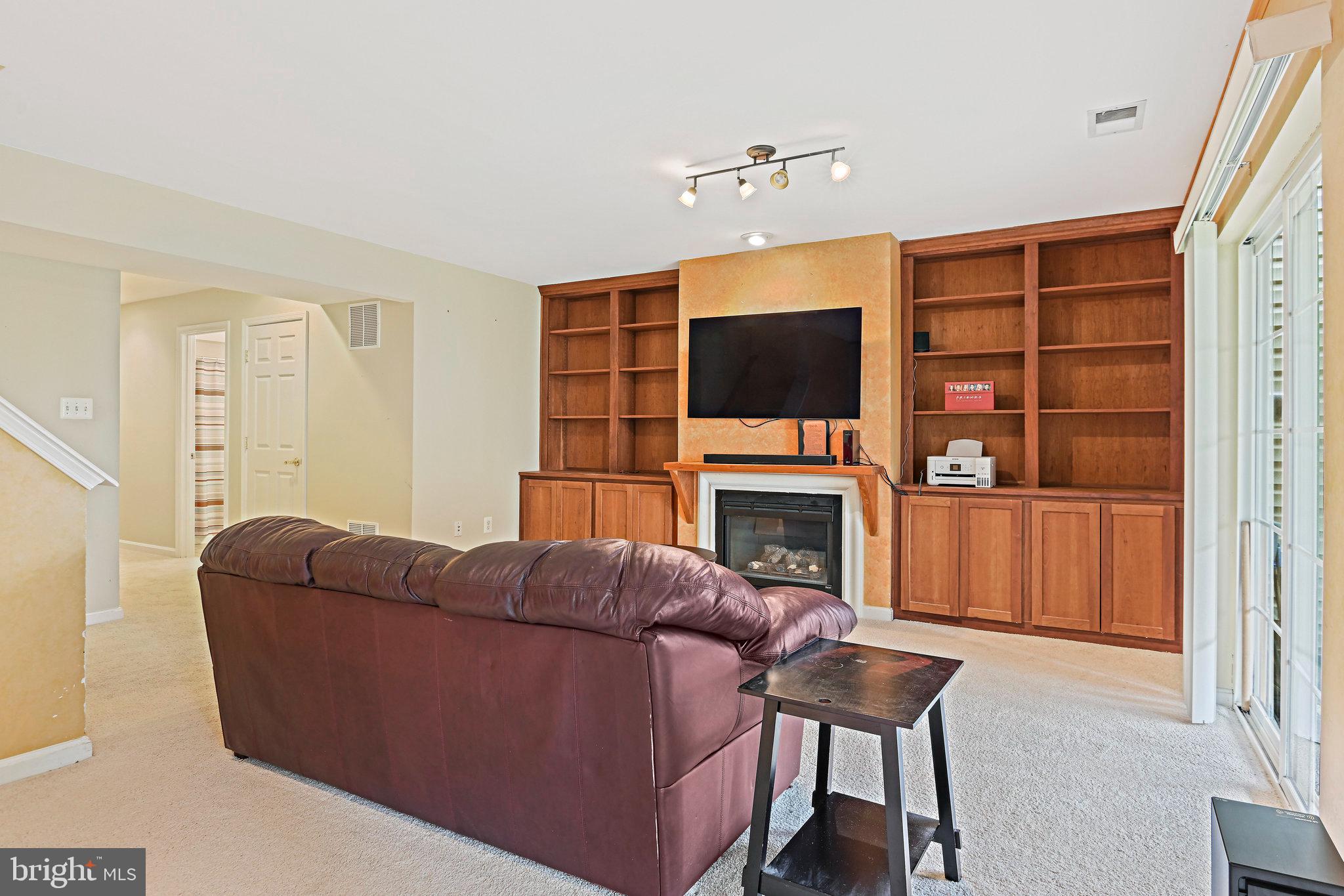 20734 Hollow Falls Ter