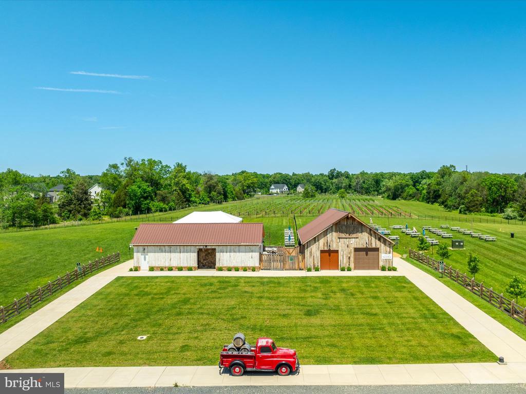 23299 Lansing Woods Ln