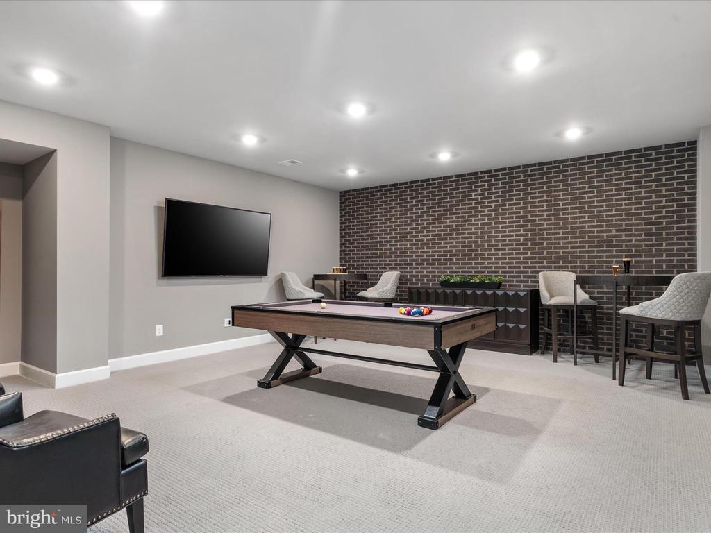 23299 Lansing Woods Ln