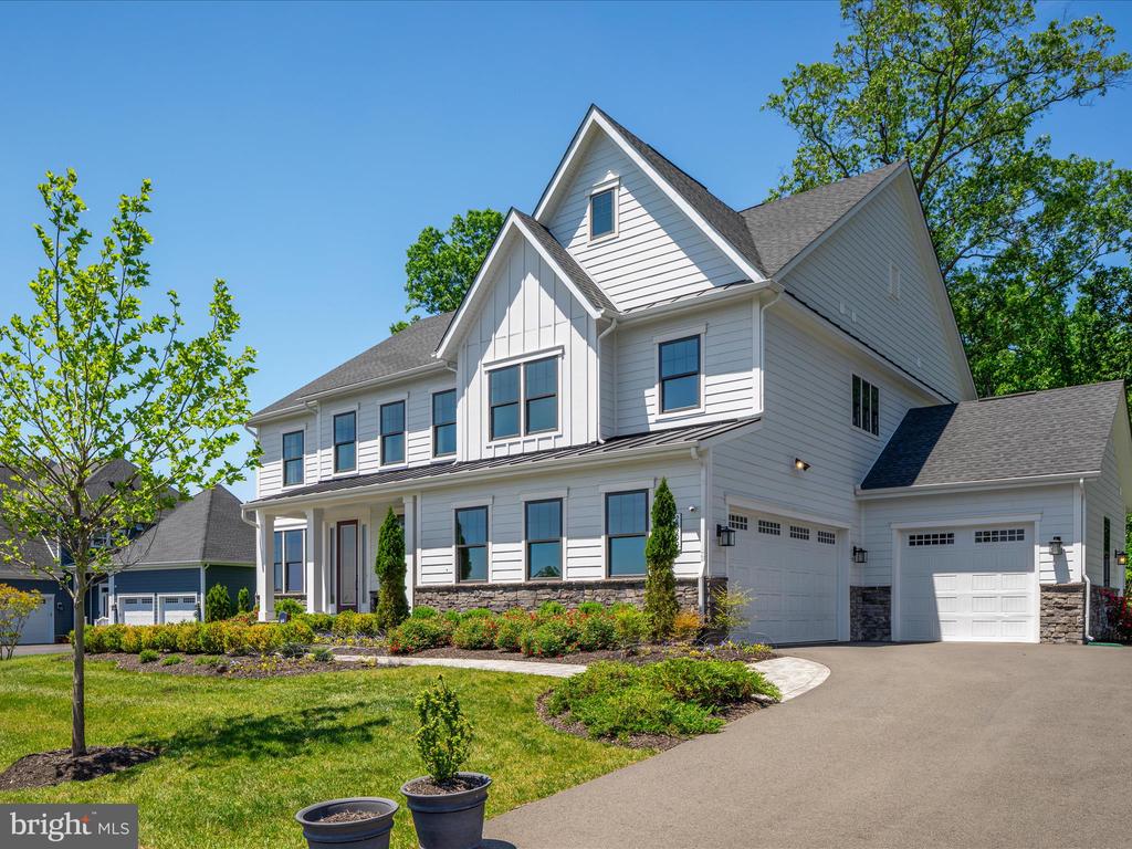 23299 Lansing Woods Ln