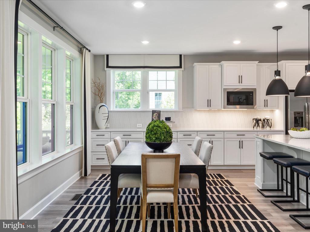 23299 Lansing Woods Ln