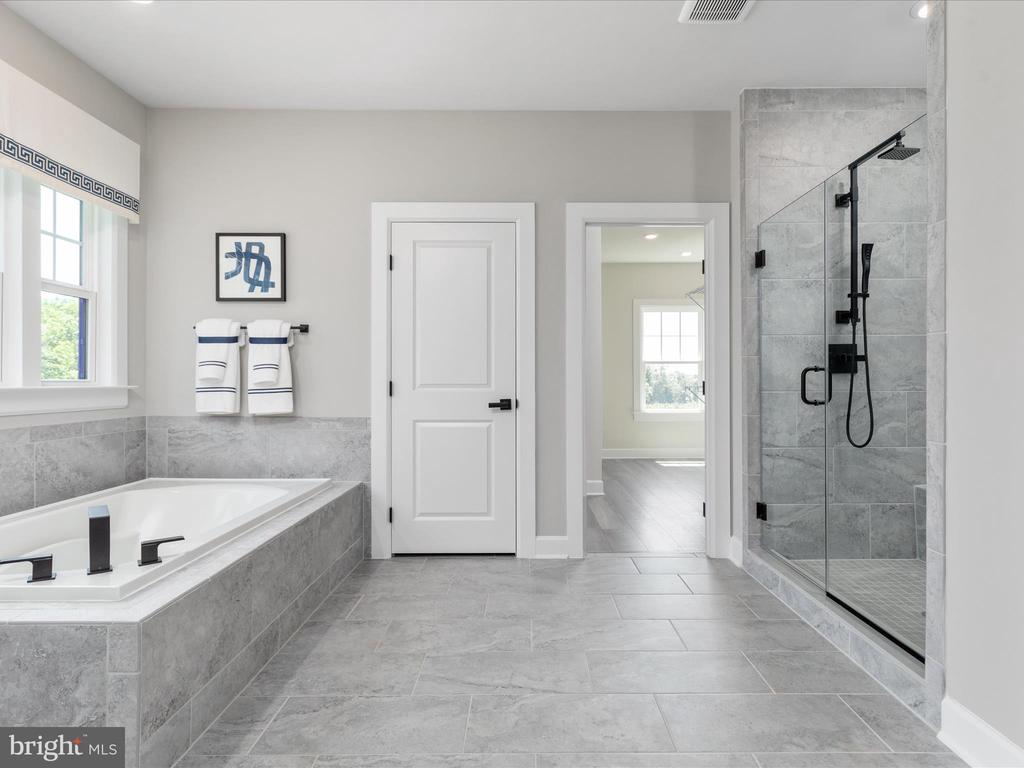 23299 Lansing Woods Ln