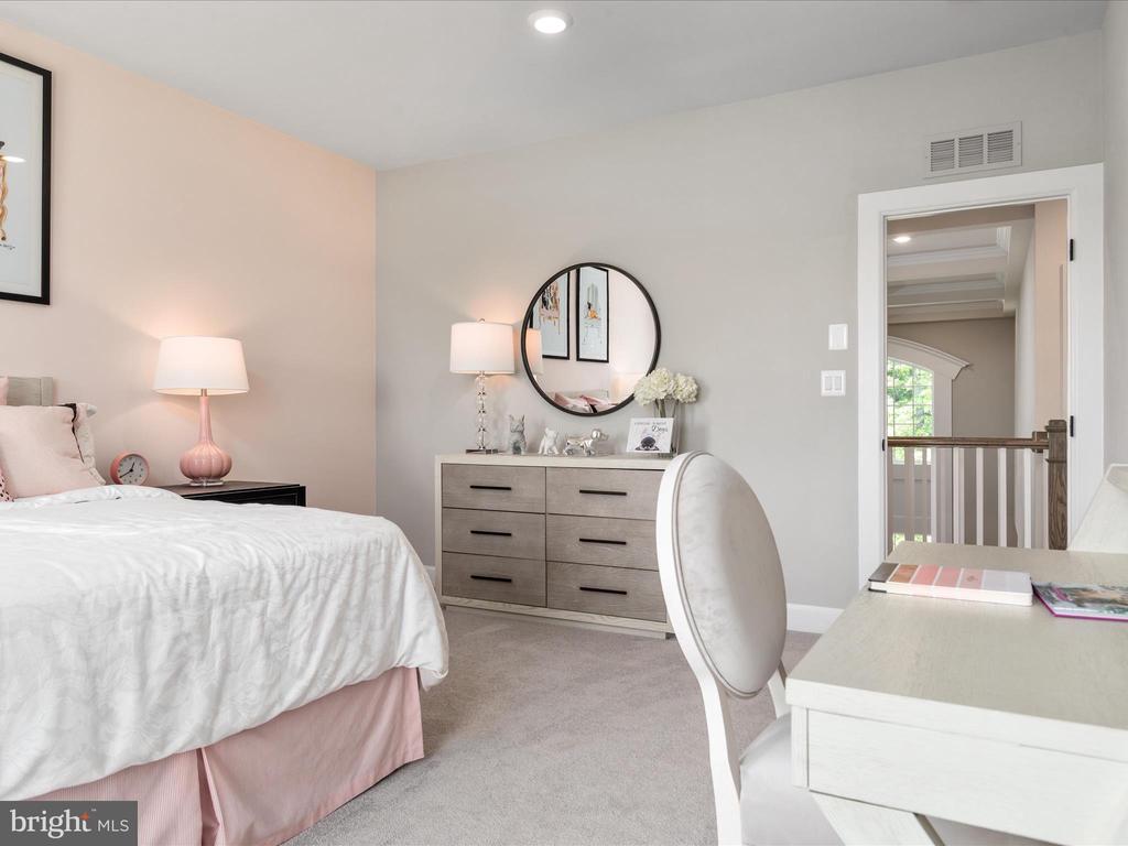 23299 Lansing Woods Ln