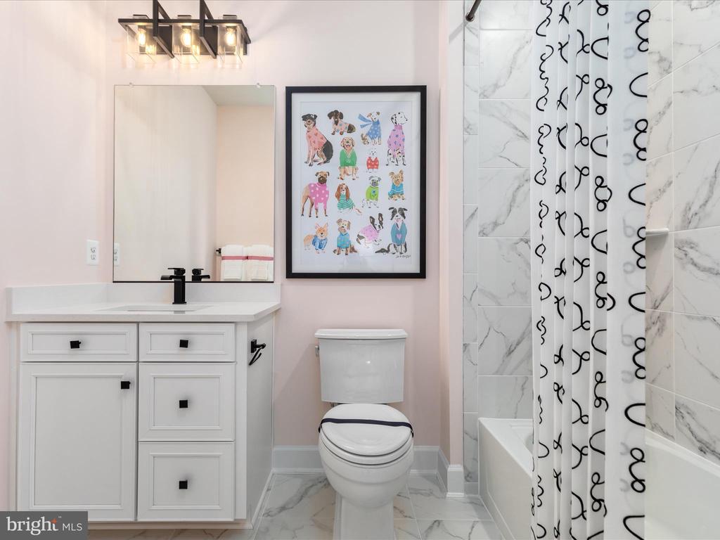 23299 Lansing Woods Ln