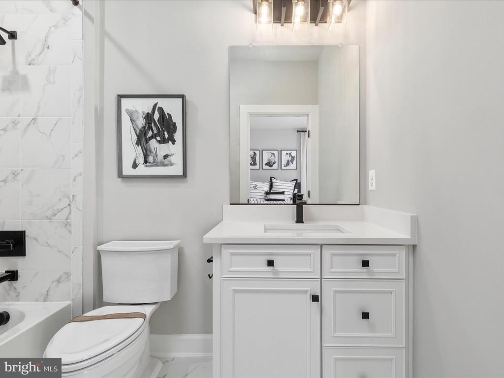 23299 Lansing Woods Ln