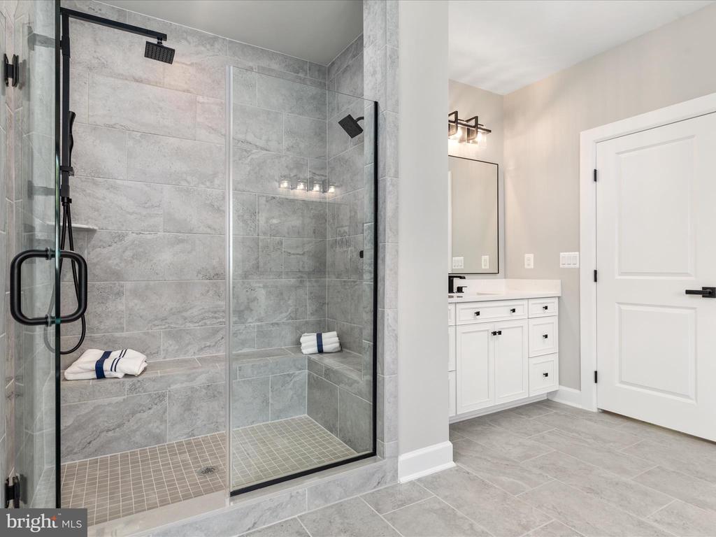 23299 Lansing Woods Ln
