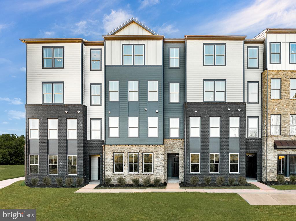 46223 Woodpecker Sq