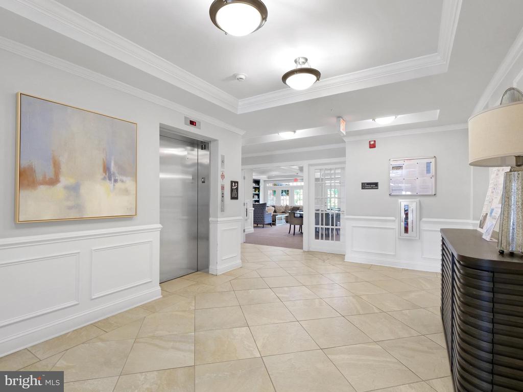 21022 Rocky Knoll Sq #305