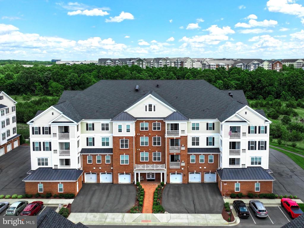 21022 Rocky Knoll Sq #305