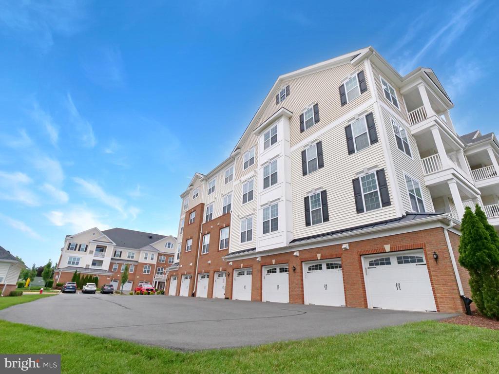 21022 Rocky Knoll Sq #305