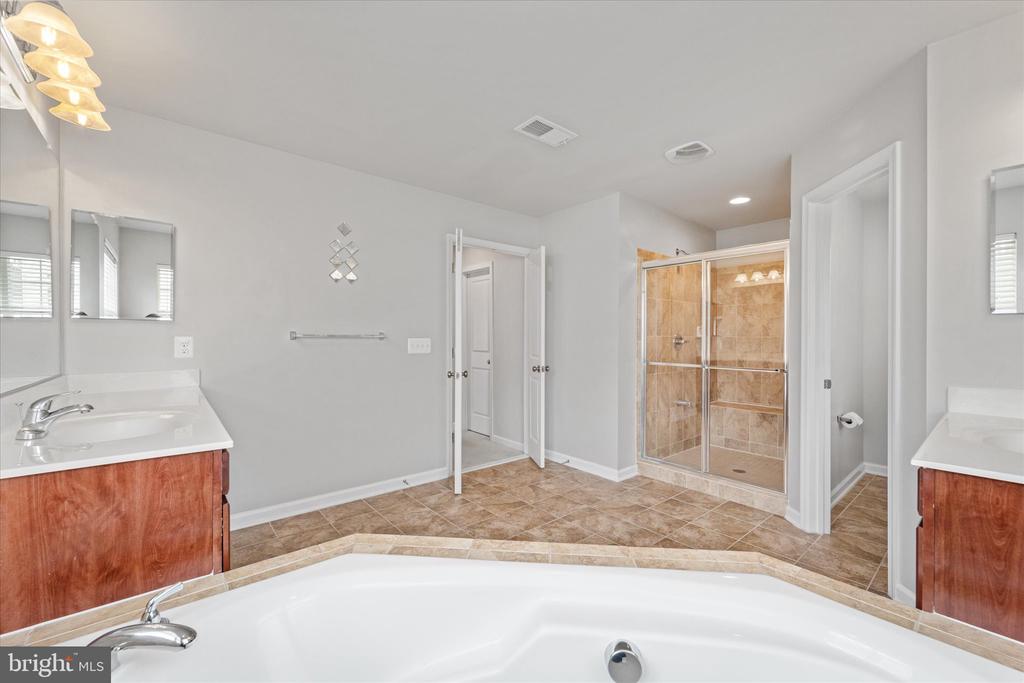 21067 POTOMAC TRAIL CIR
