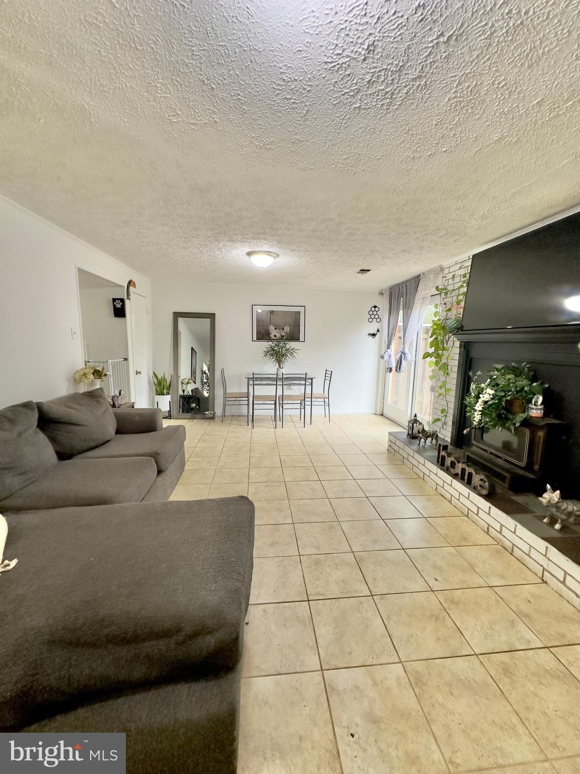 123 Davis Ave SW