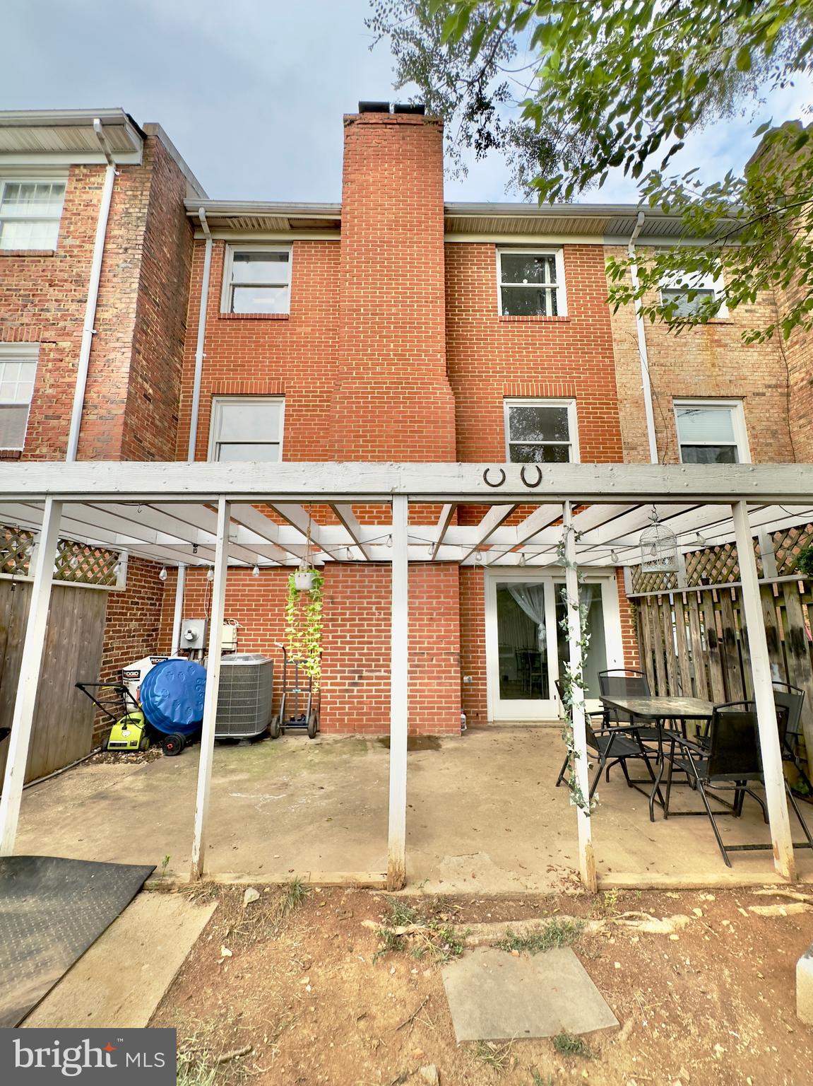 123 Davis Ave SW