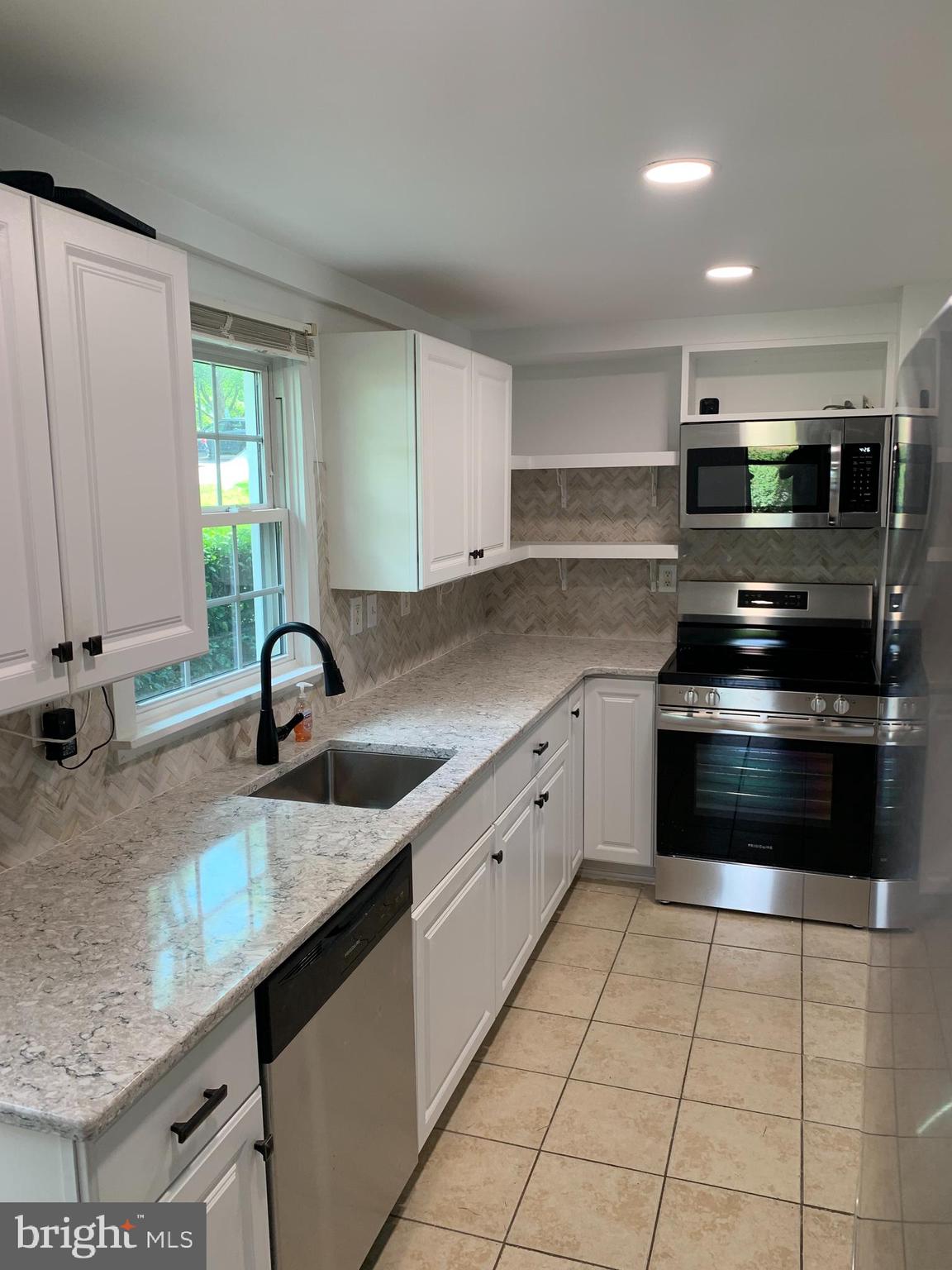 239 Old Waterford Rd NW