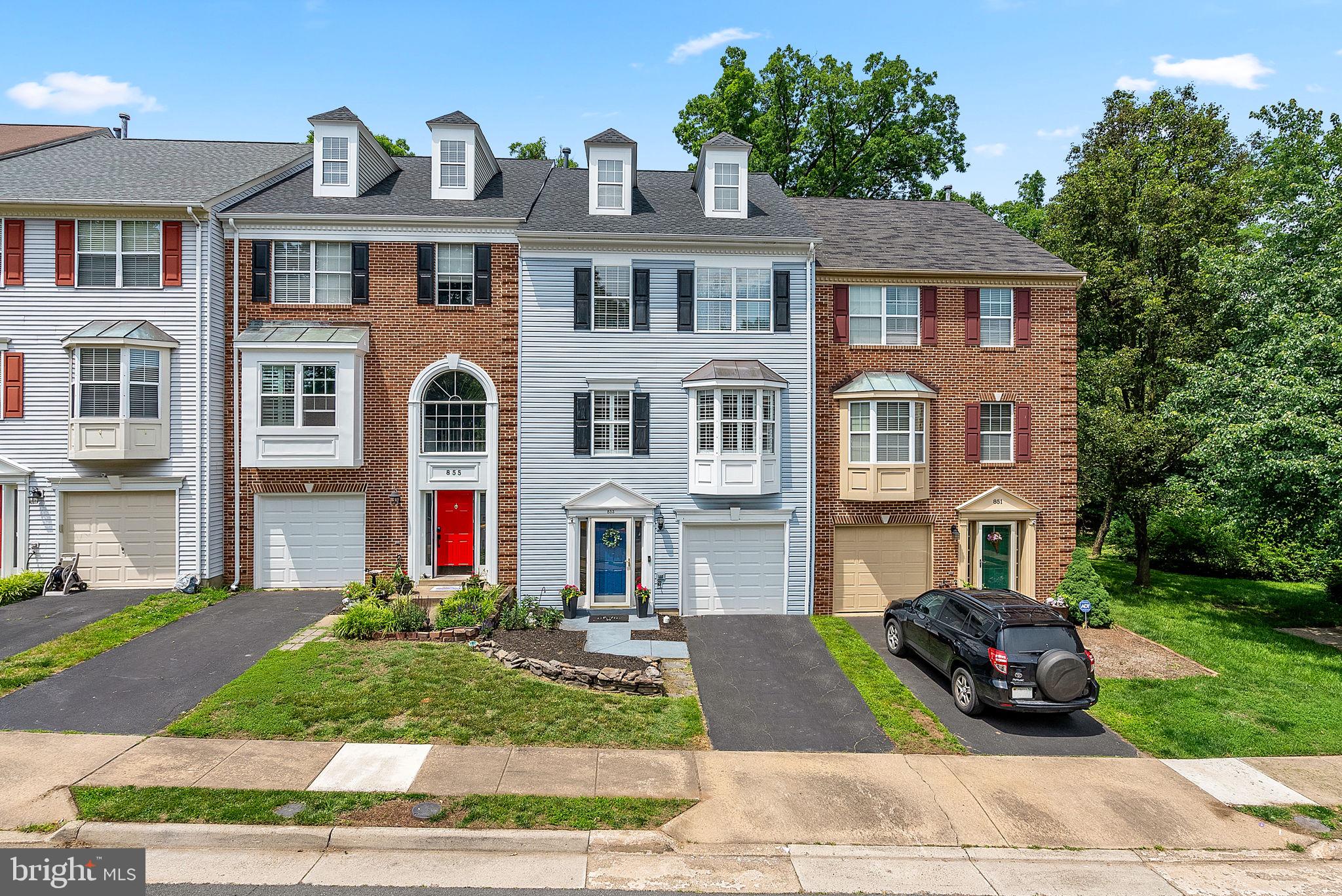 853 Tall Oaks Sq SE