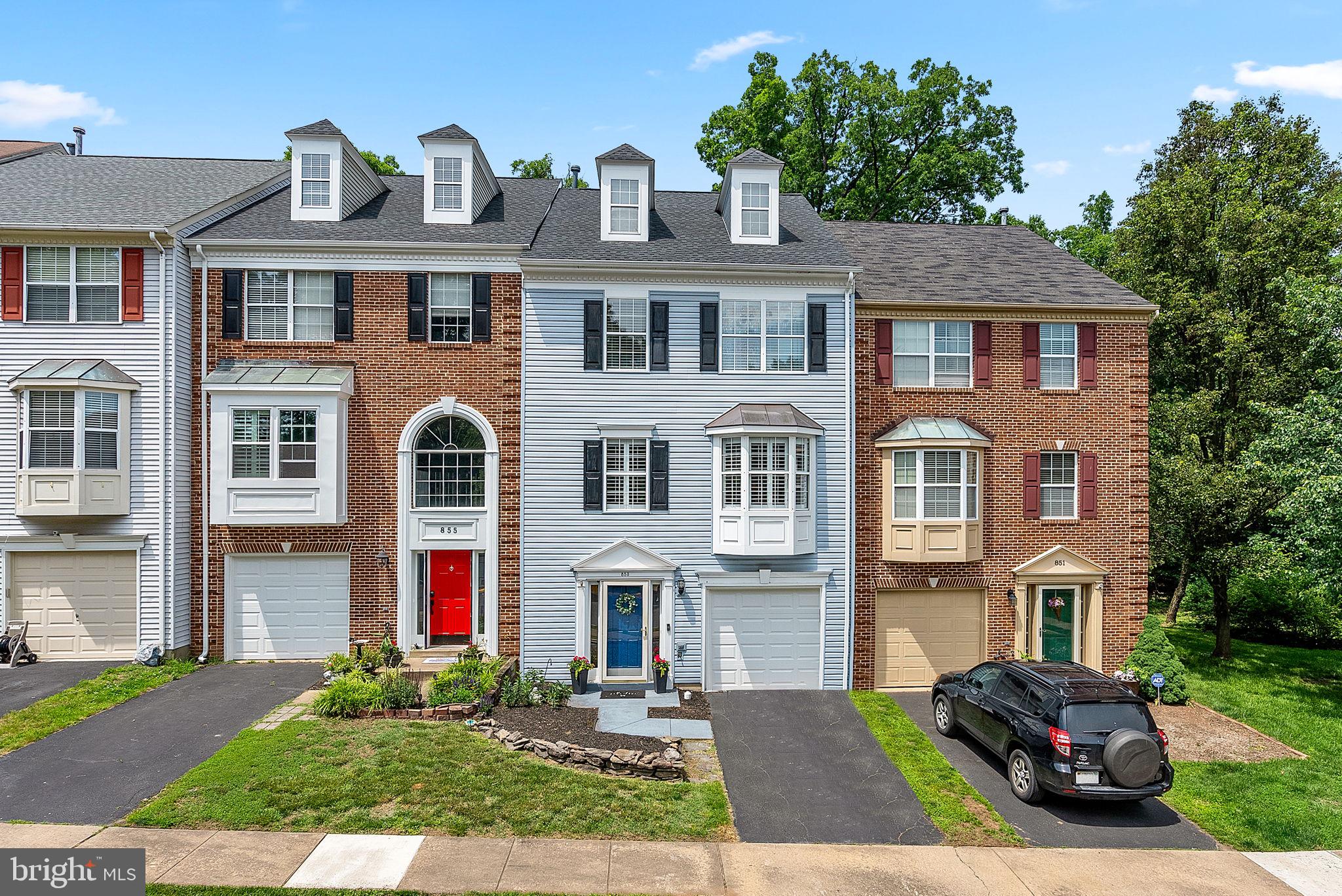 853 Tall Oaks Sq SE