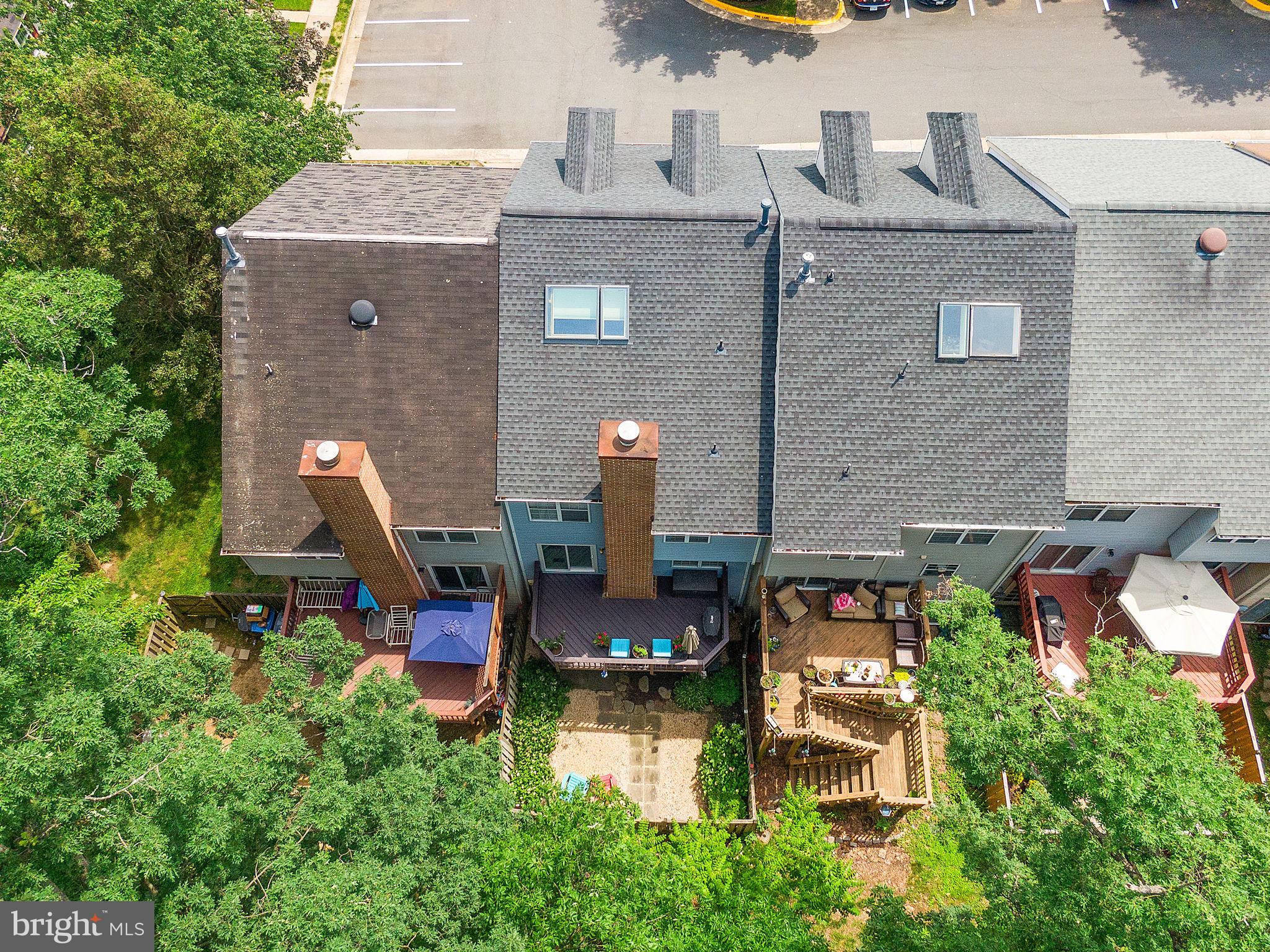 853 Tall Oaks Sq SE