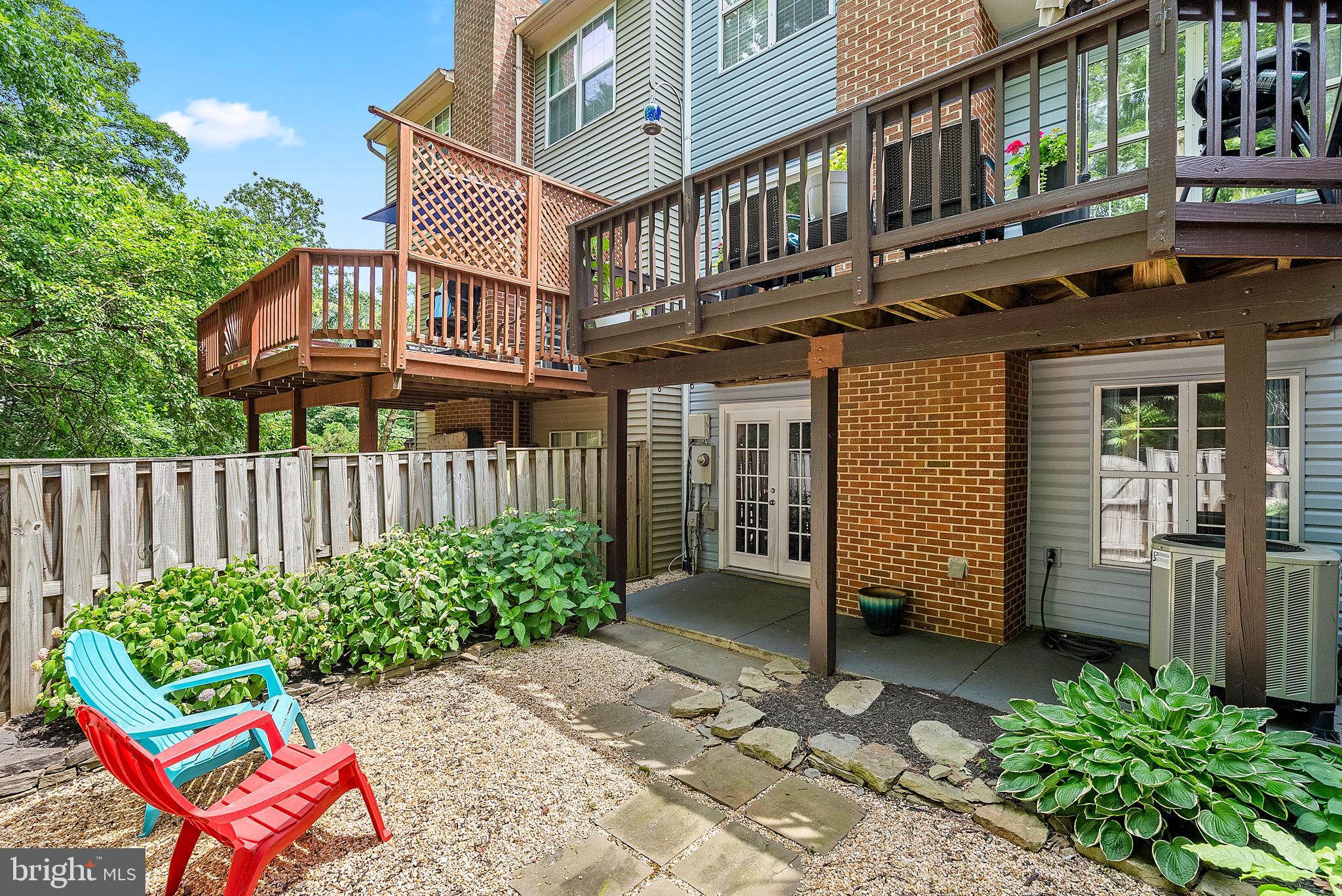 853 Tall Oaks Sq SE