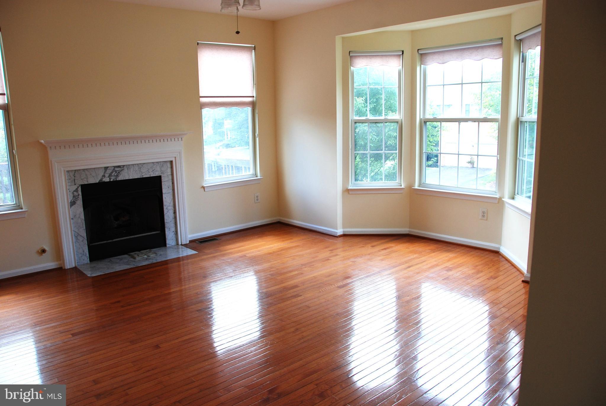 43851 Sandburg Sq